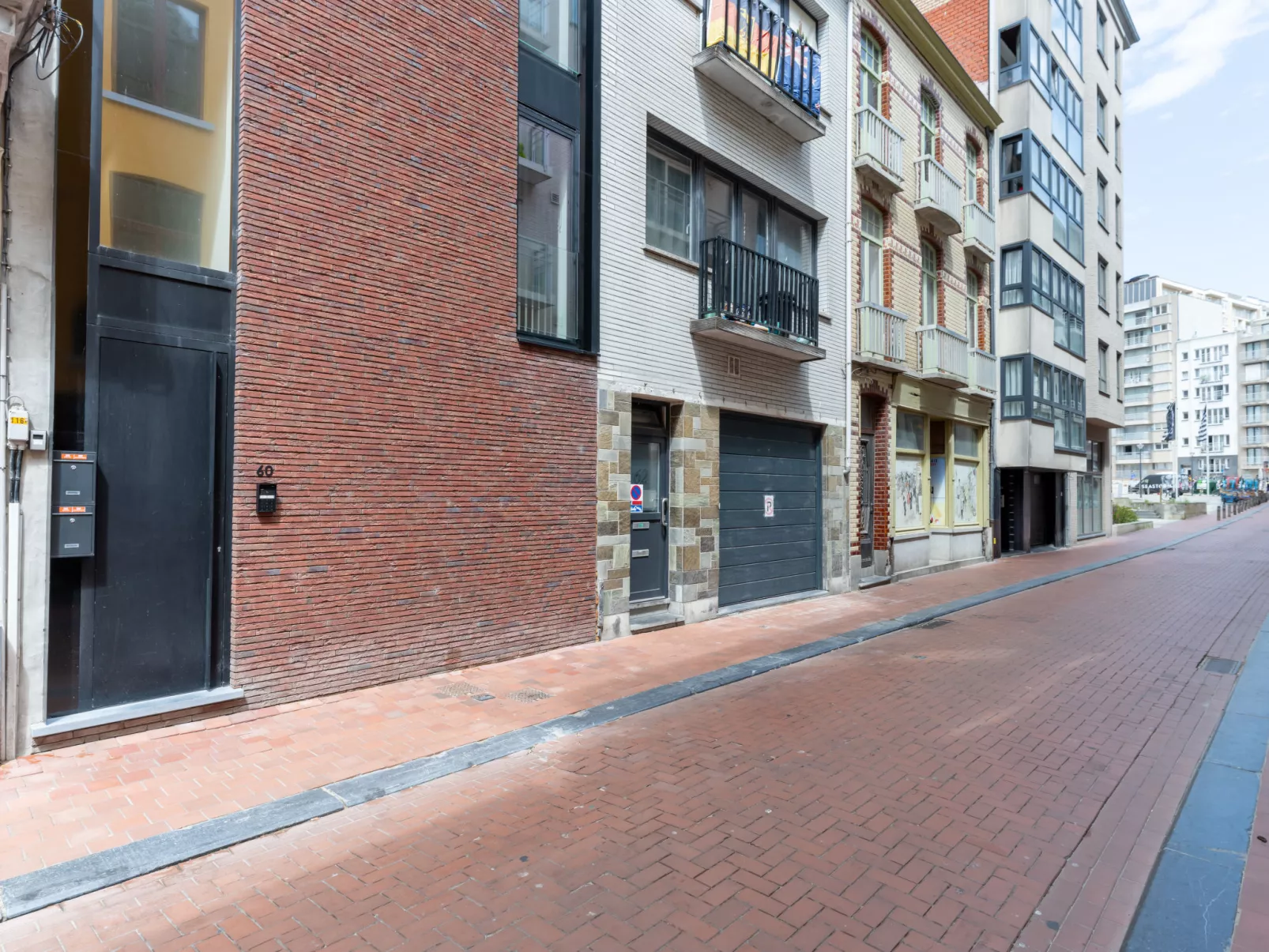 Petit Bordeaux with terrace-Buiten