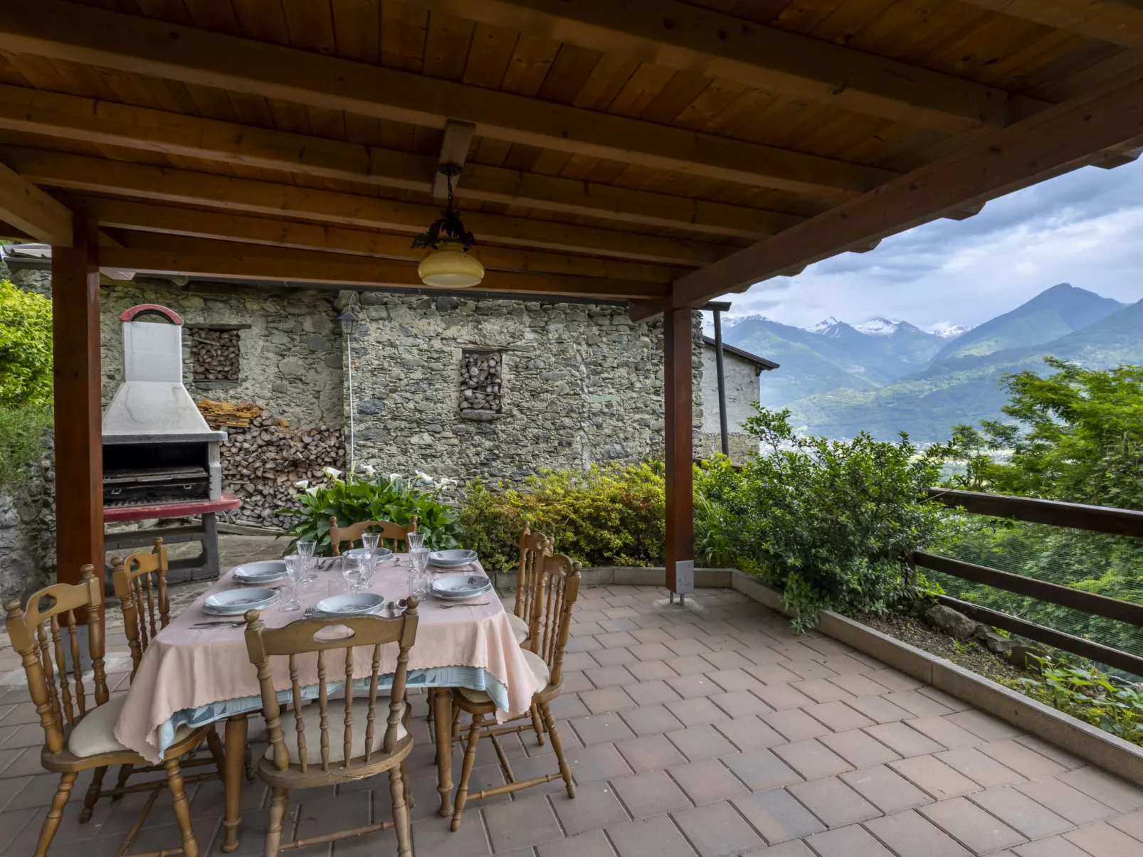 Moncucco Mountain Home-Buiten