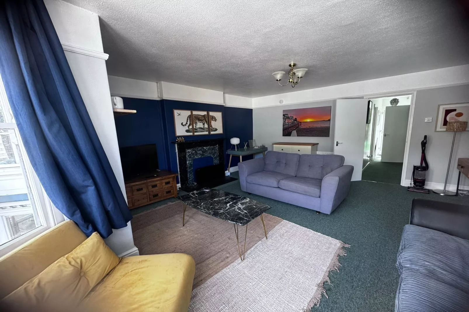 SEASIDE  Two Bed Room Apartment  4 Guest-Woonkamer