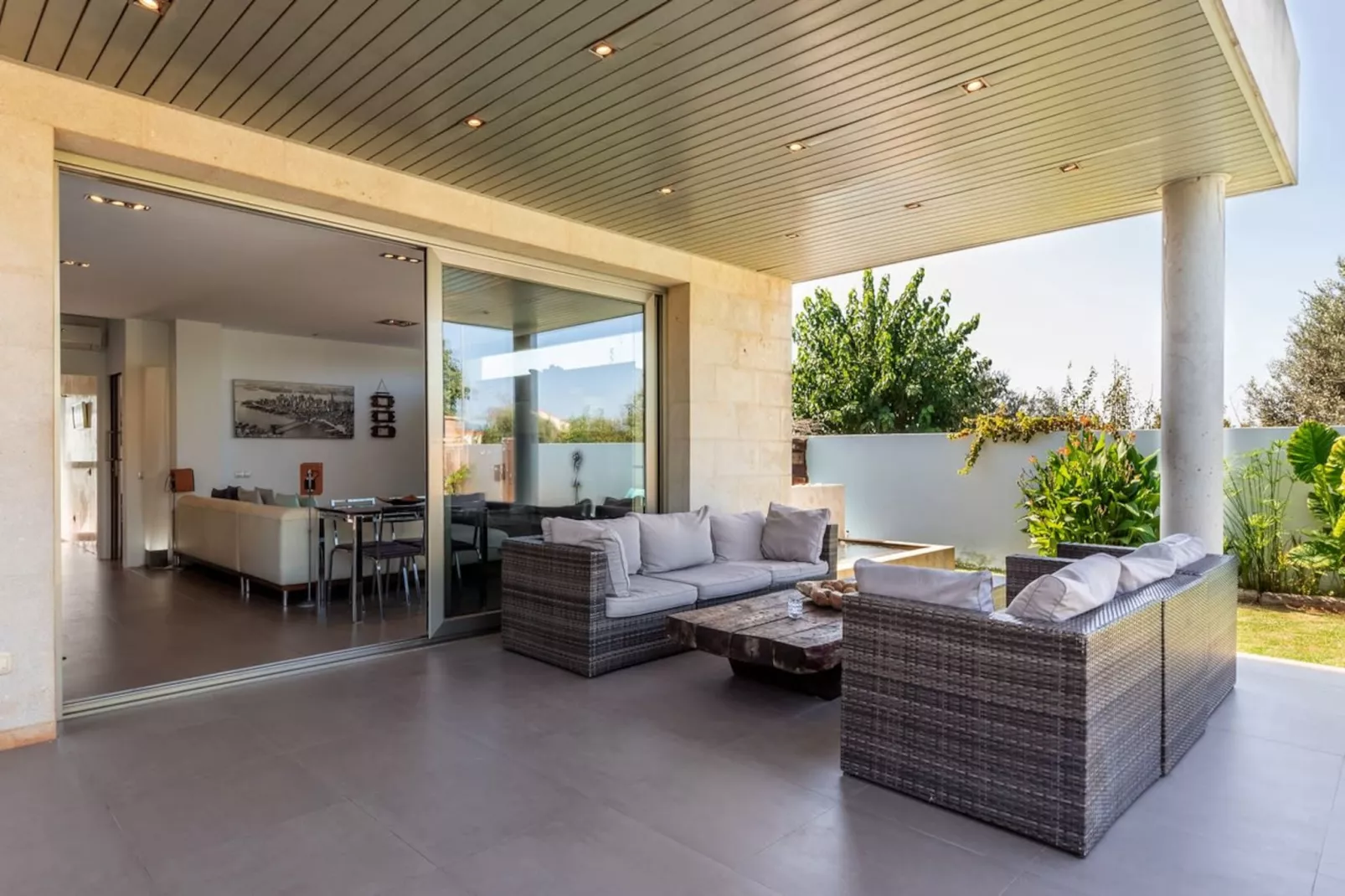Villa Almez in Mar22-Terrasbalkon