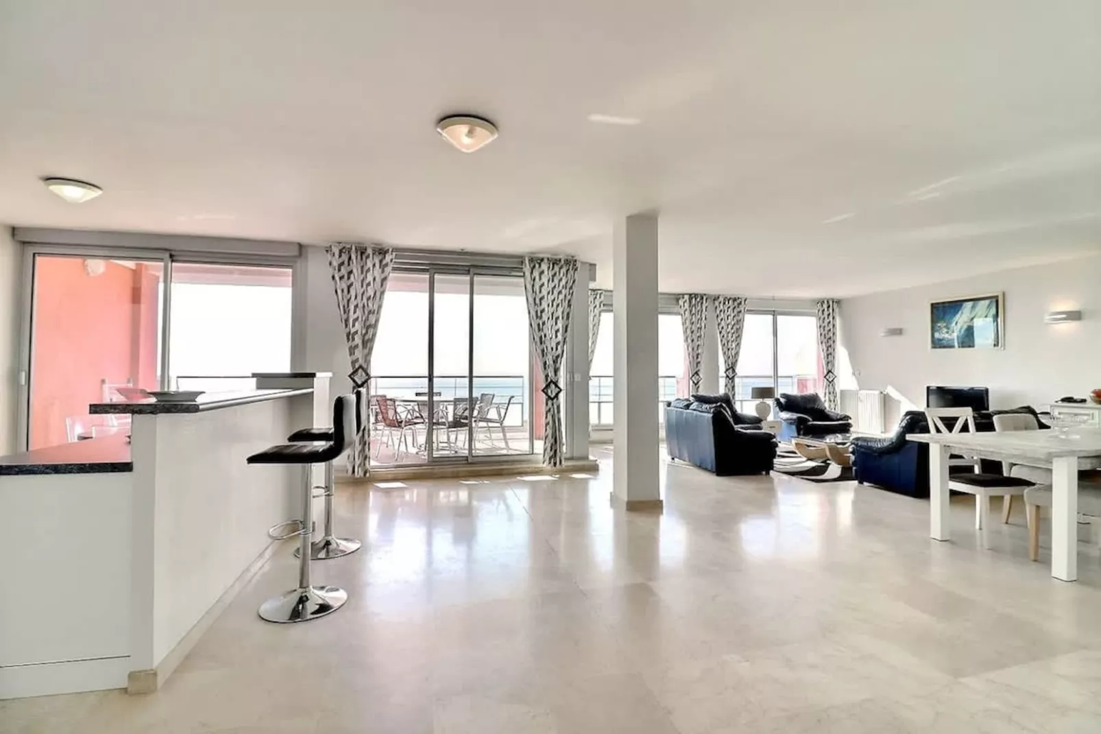 157 LENGAY (302)-Woonkamer