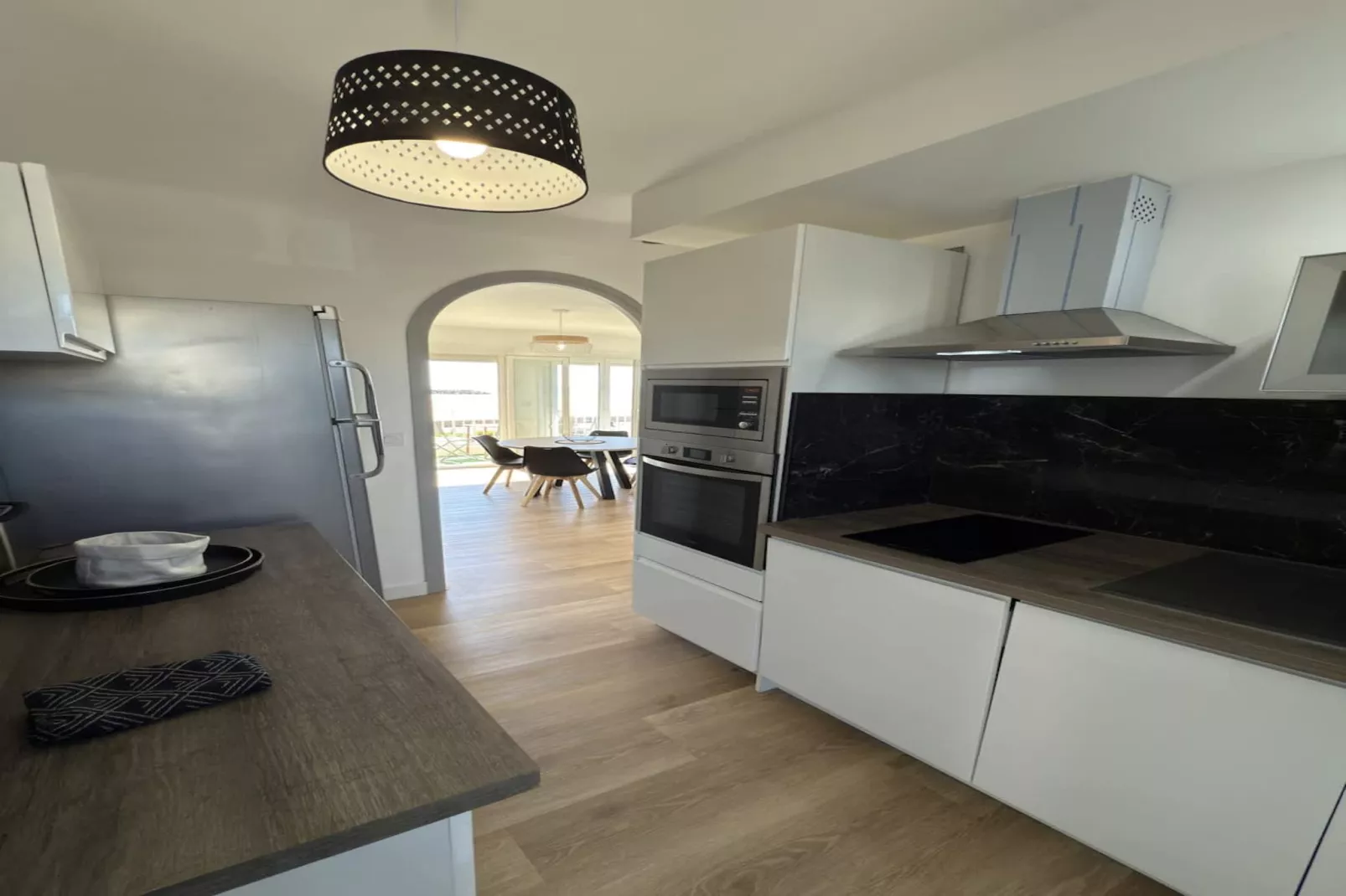 24 Balcon sur la Méd-Woonkamer