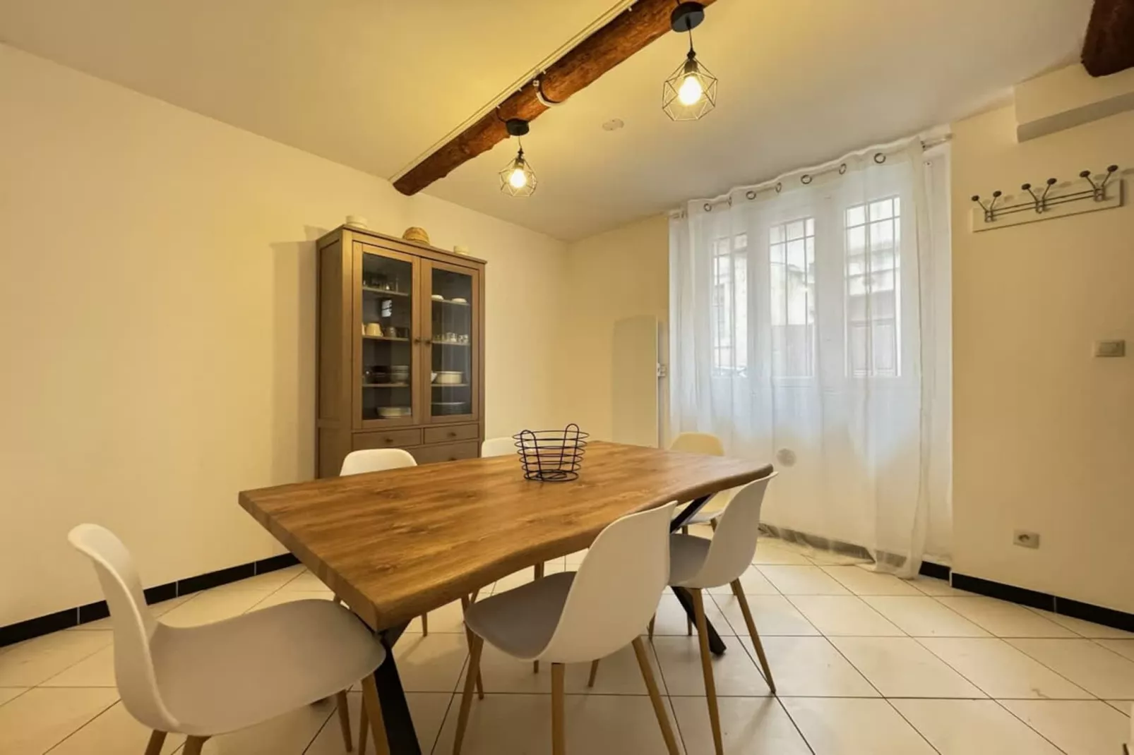 29 Chambre Neuf Éclu-Eetkamer
