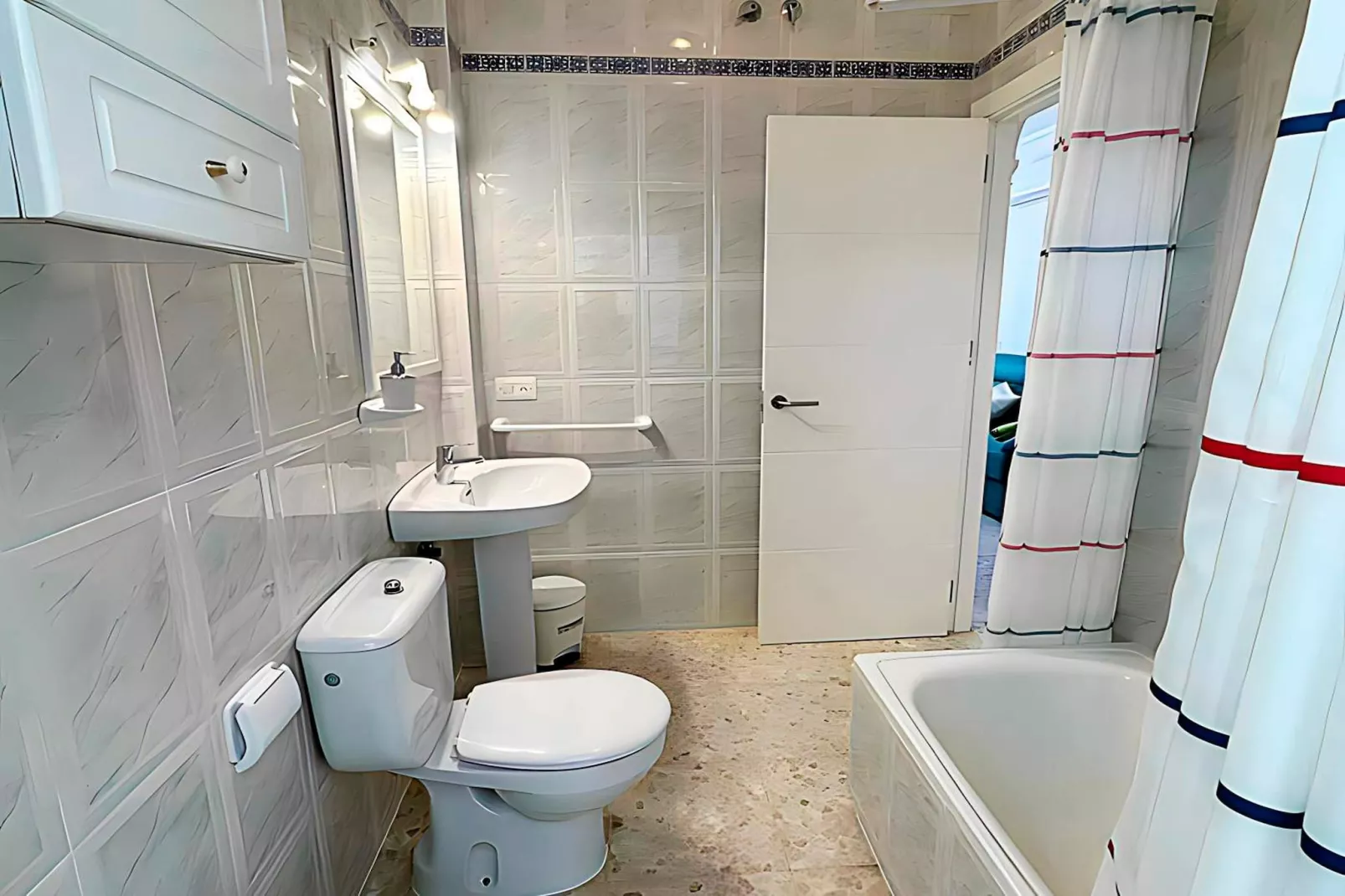 4977 -636021638-Badkamer