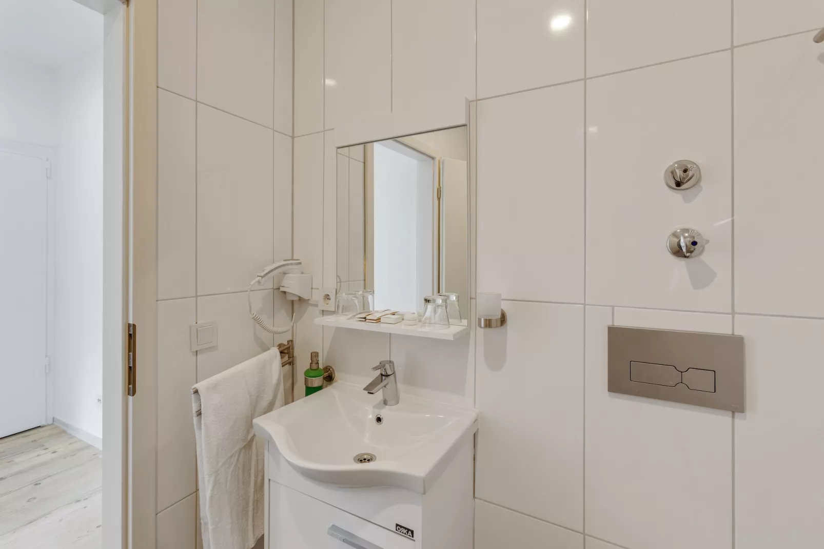 Kispet zwei Doppelzimmer Oberhausen-Badkamer