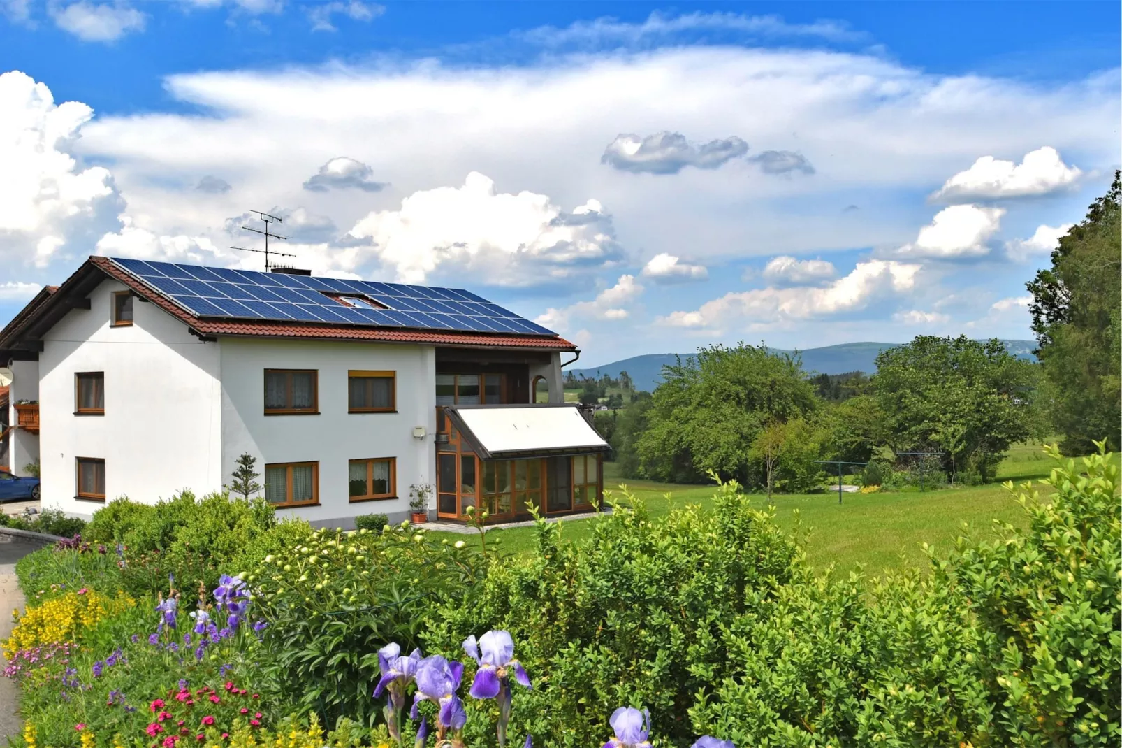 Gästehaus Kandlbinder-Buitenkant zomer