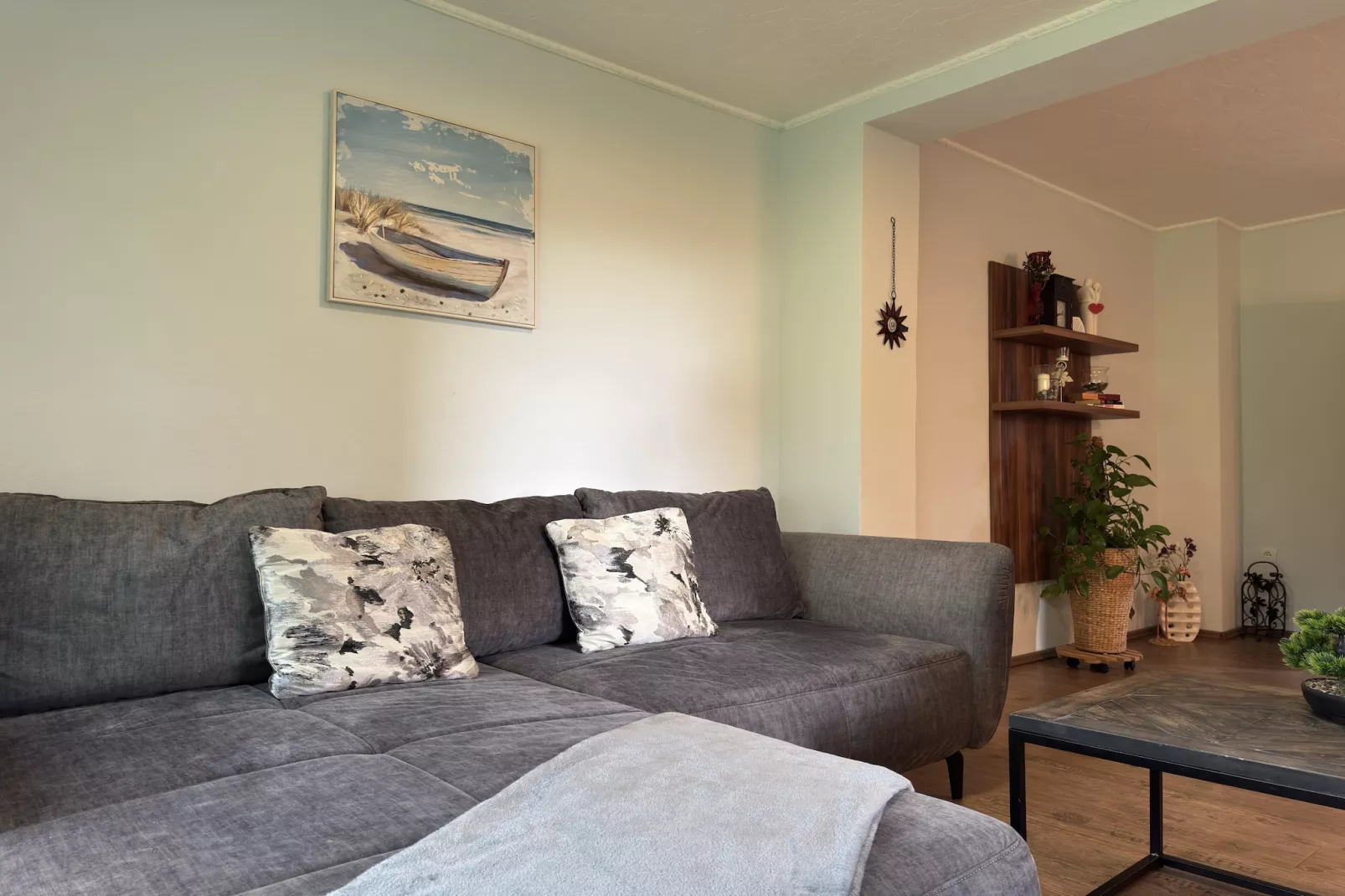 Ferienhaus mit großem Grundstück in Friederikensiel-Woonkamer
