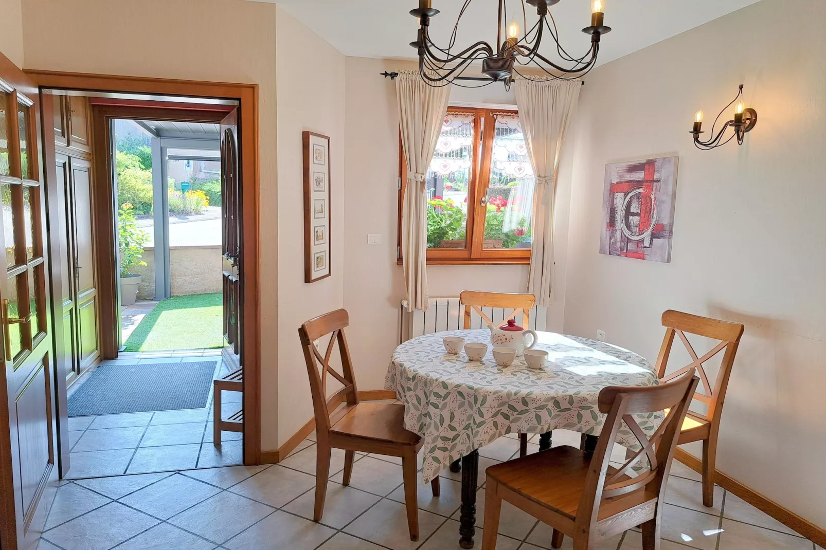Semi-detached house Hinsbourg-Eetkamer
