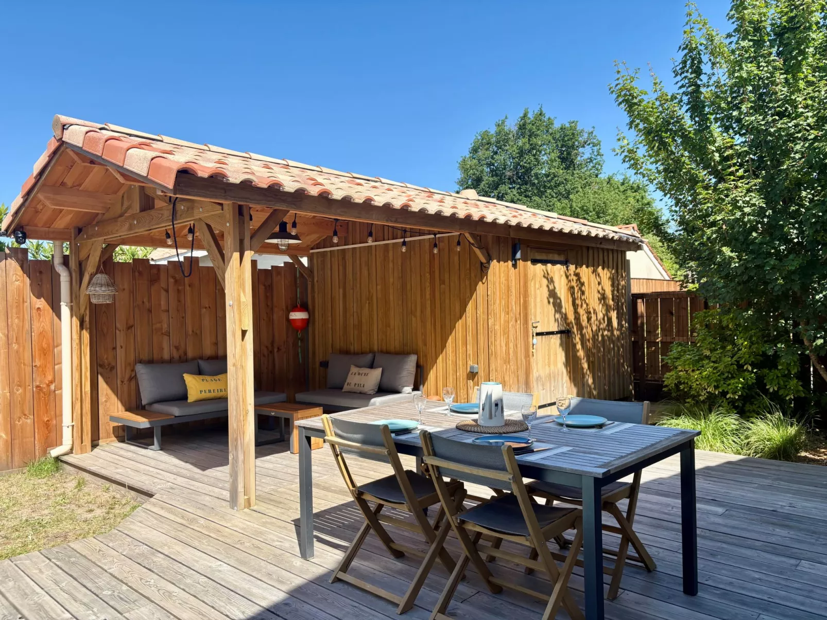 La Belle Testerine-Buiten