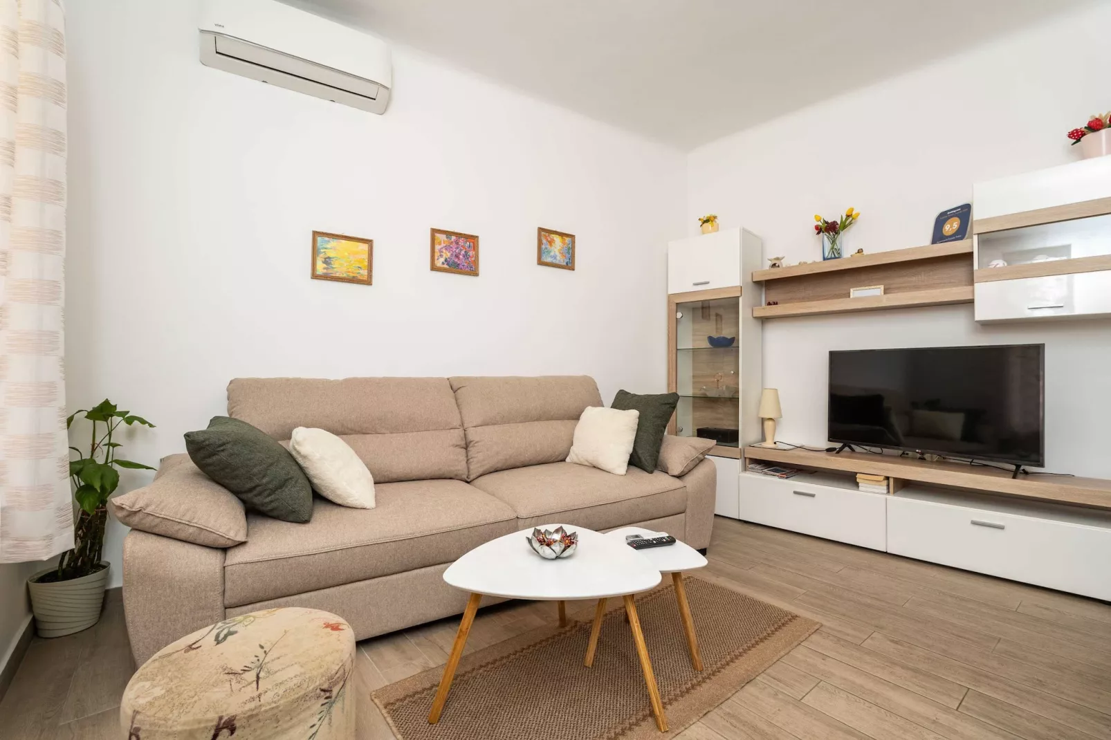 Apartment Family Tokić - One Bedroom Apartment with Terrace-Woonkamer