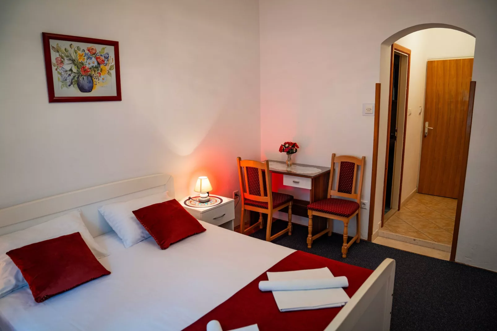 Guest House Cesic - Double Room No8-Slaapkamer