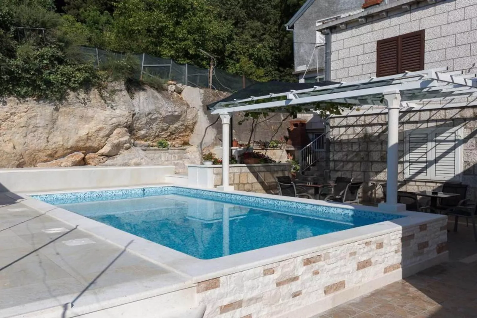 Guest House Kusalo- One Bedroom Apartment with Terrace (Apartman 4)-Zwembad