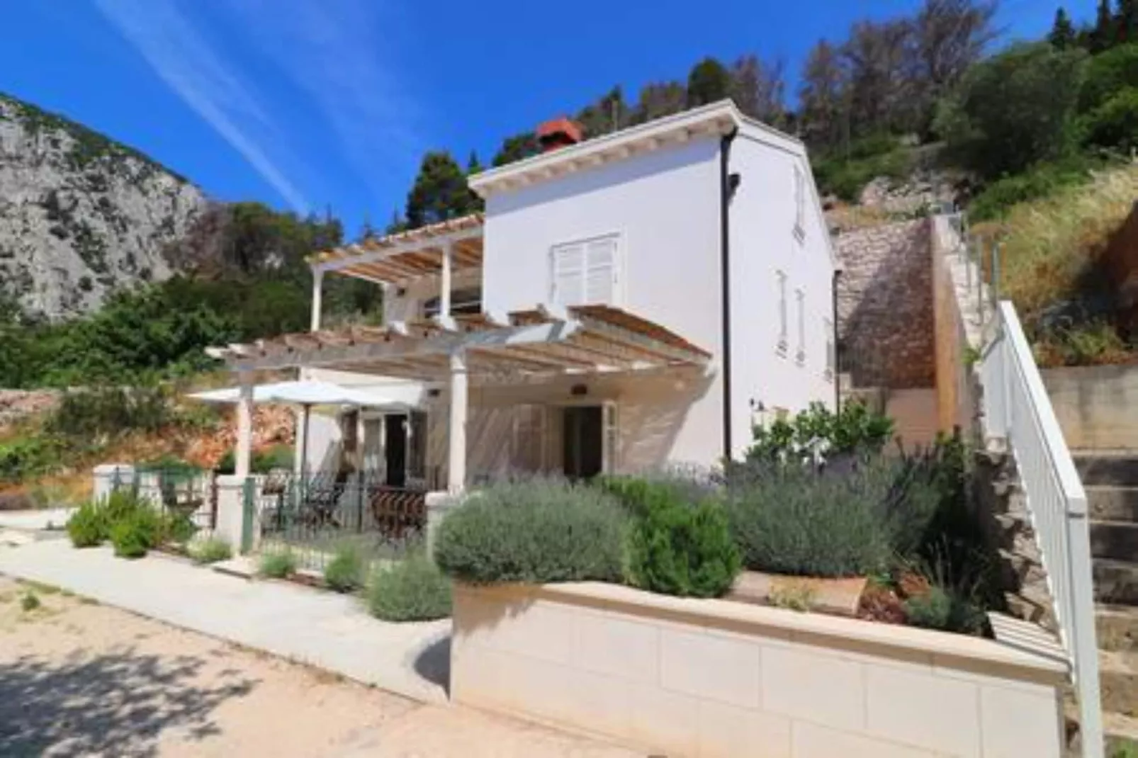 Apartments Seafront Silence - One Bedroom Apartment with Terrace and Sea View-Buitenkant zomer