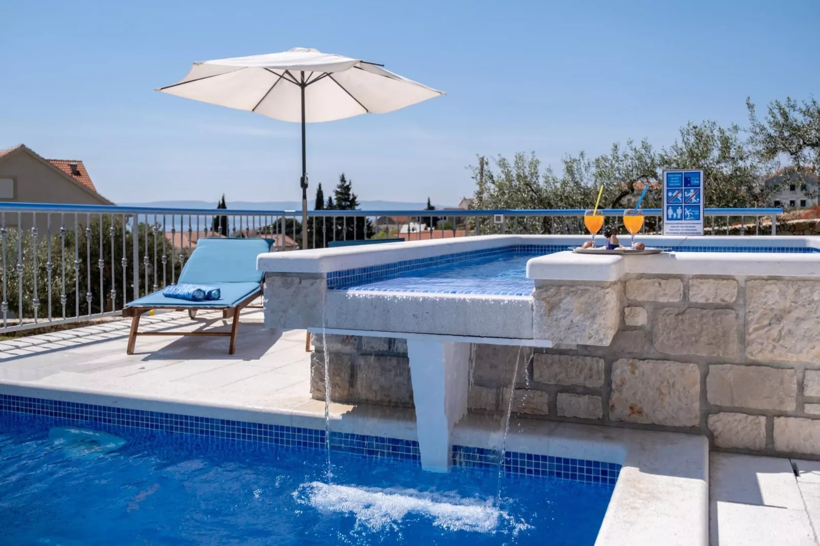 Villa Blue Sky - Three Bedroom Villa with Pool-Zwembad