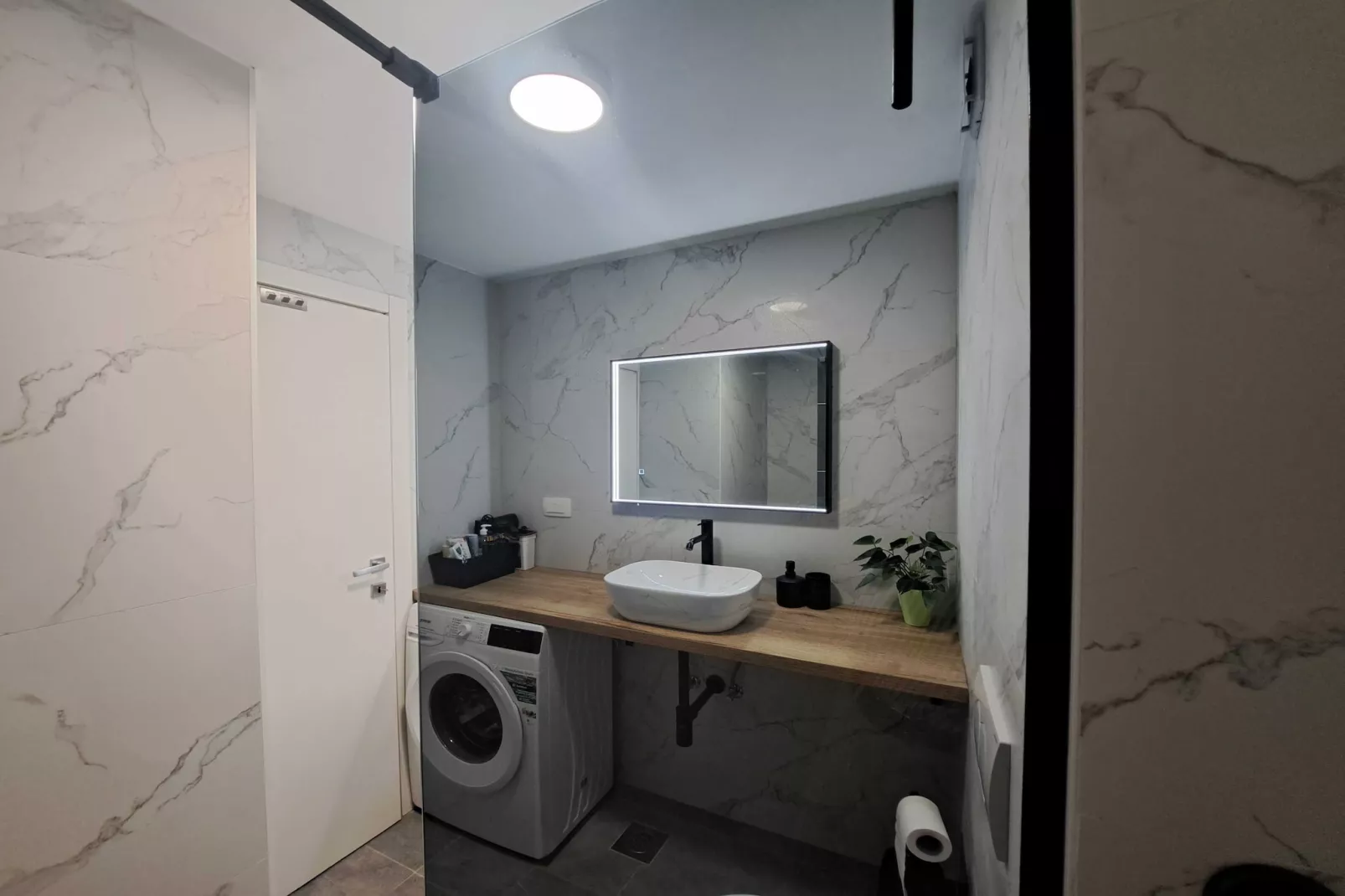 Apartment Precious View - One Bedroom Apartment with Sea View and City View-Badkamer