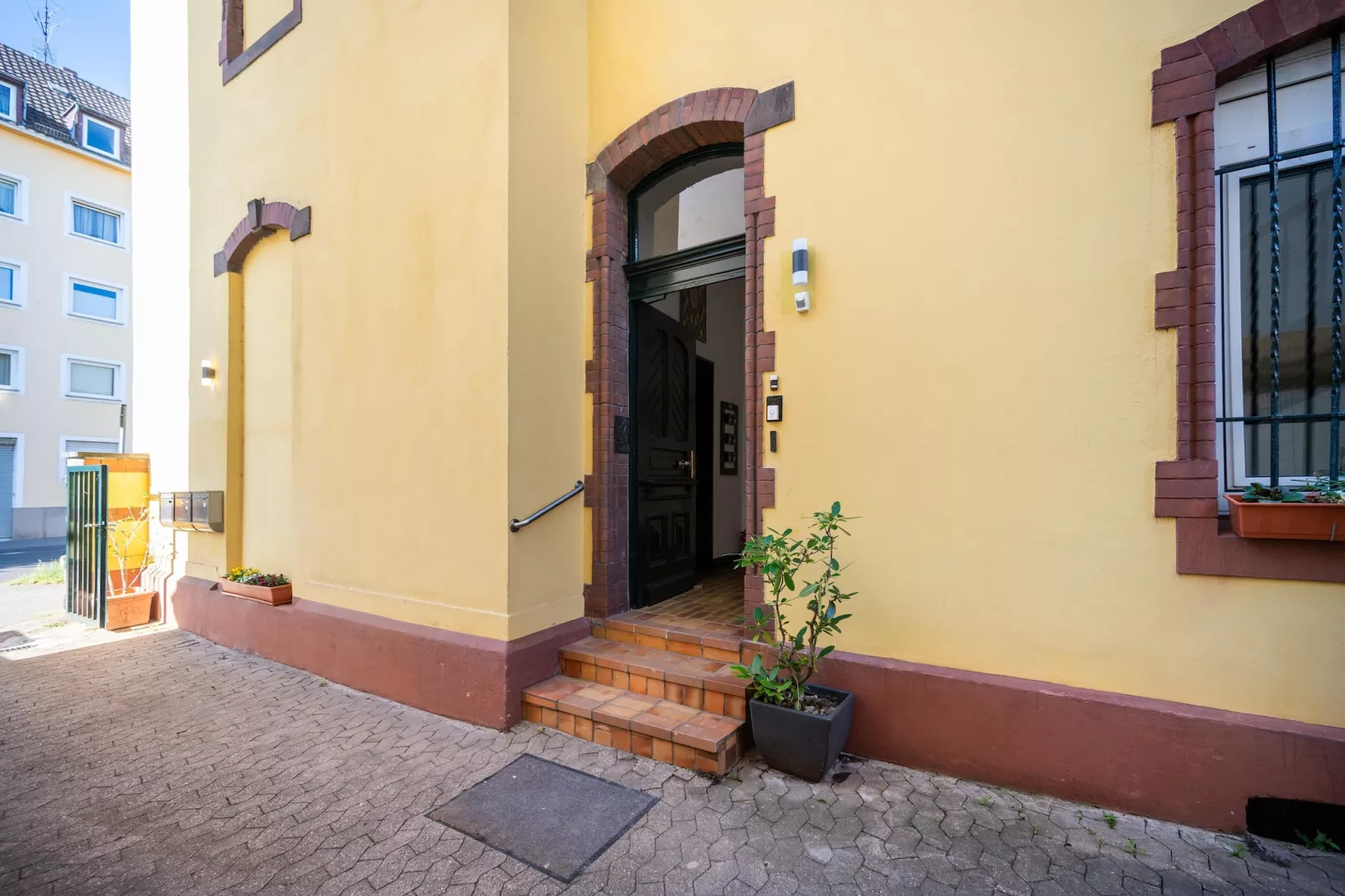 Modern Stay Studio mit Balkon-Buitenkant zomer