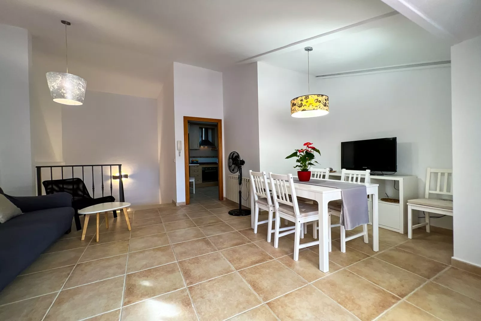 Vivalidays Montserrat - Blanes-Eetkamer