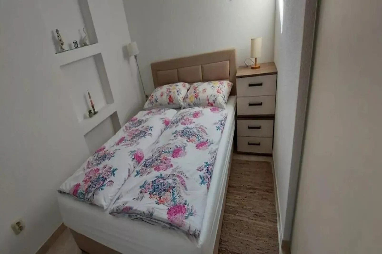 Villa Jelena - Five Bedroom Villa with Swimming pool-Slaapkamer