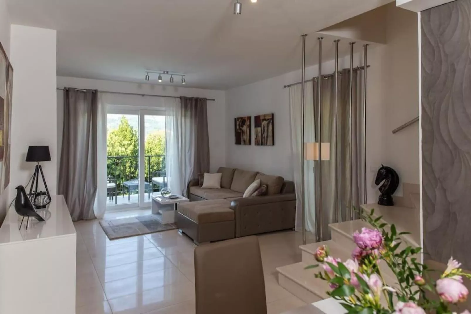Villa Anita - Five Bedroom Villa with Swimming pool-Woonkamer