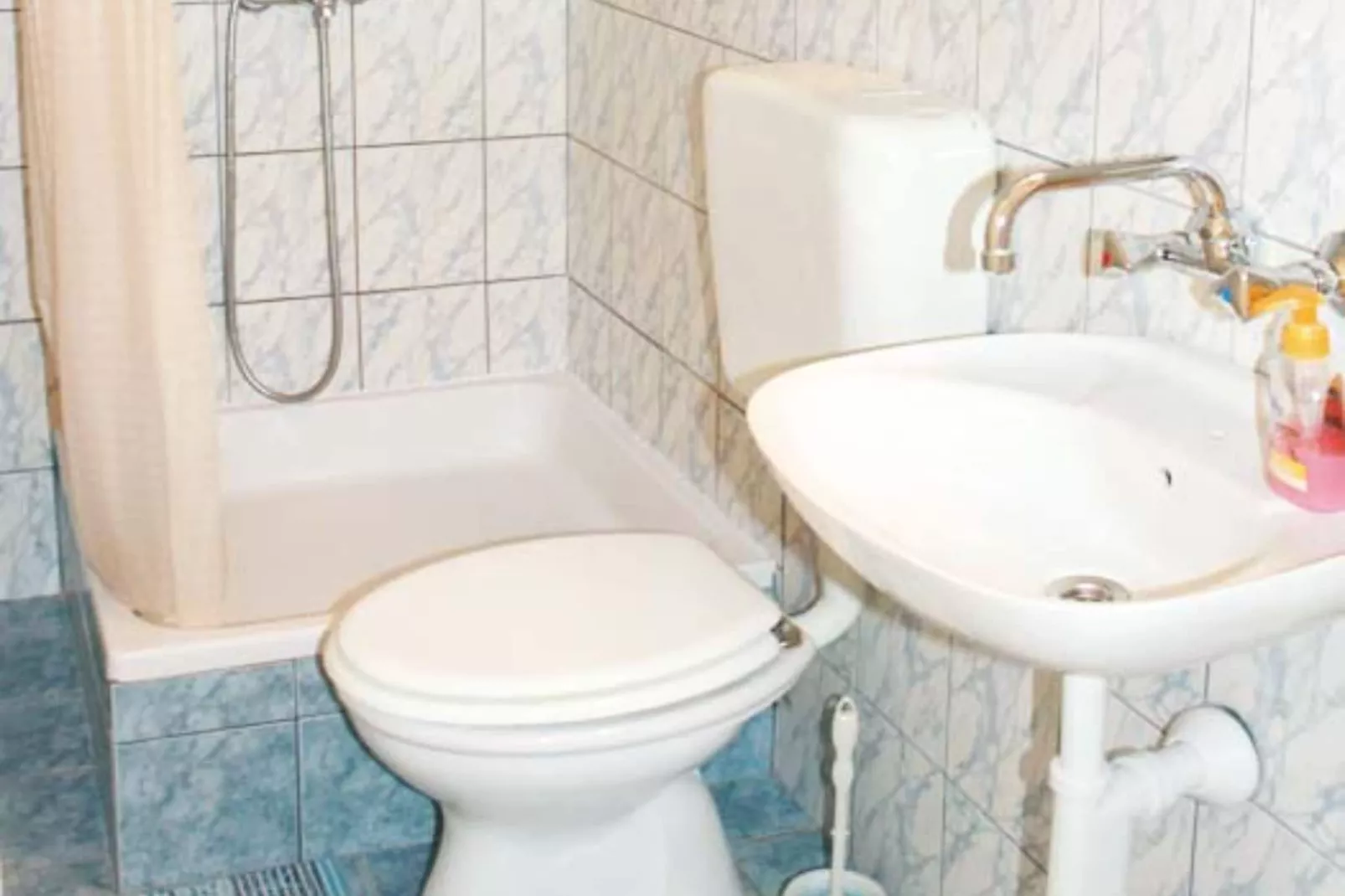 Apartments Antonio - One Bedroom Apartment with Terrace (Apartment C)-Badkamer