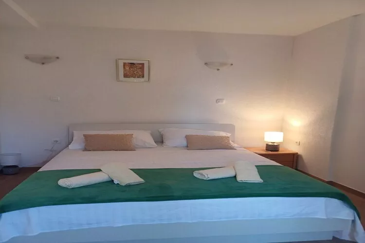 Two Bedroom Apartment with Sea View-Slaapkamer