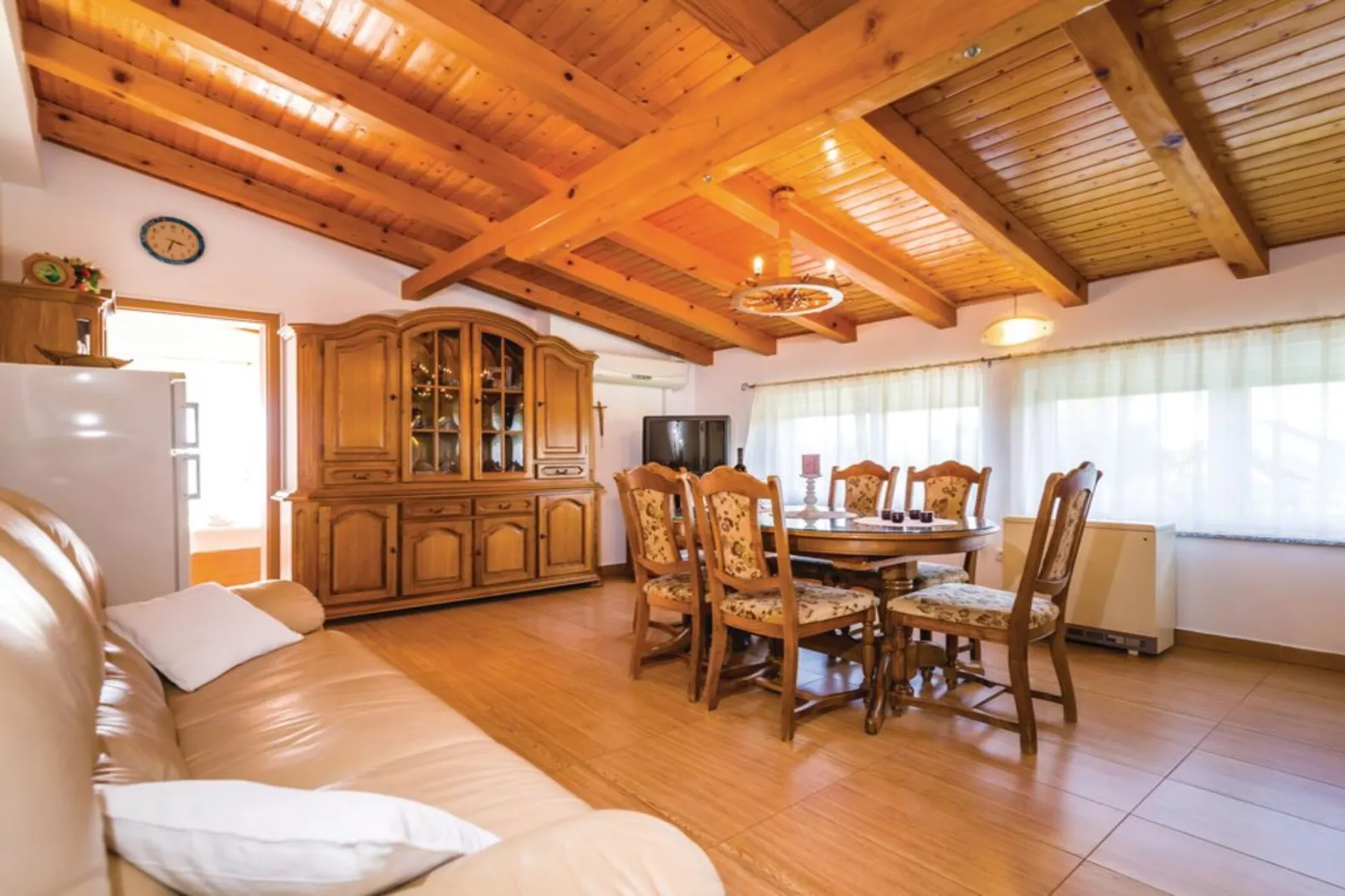 Holiday Home Villa Ksenija - Six Bedroom Holiday Home with Pool-Woonkamer