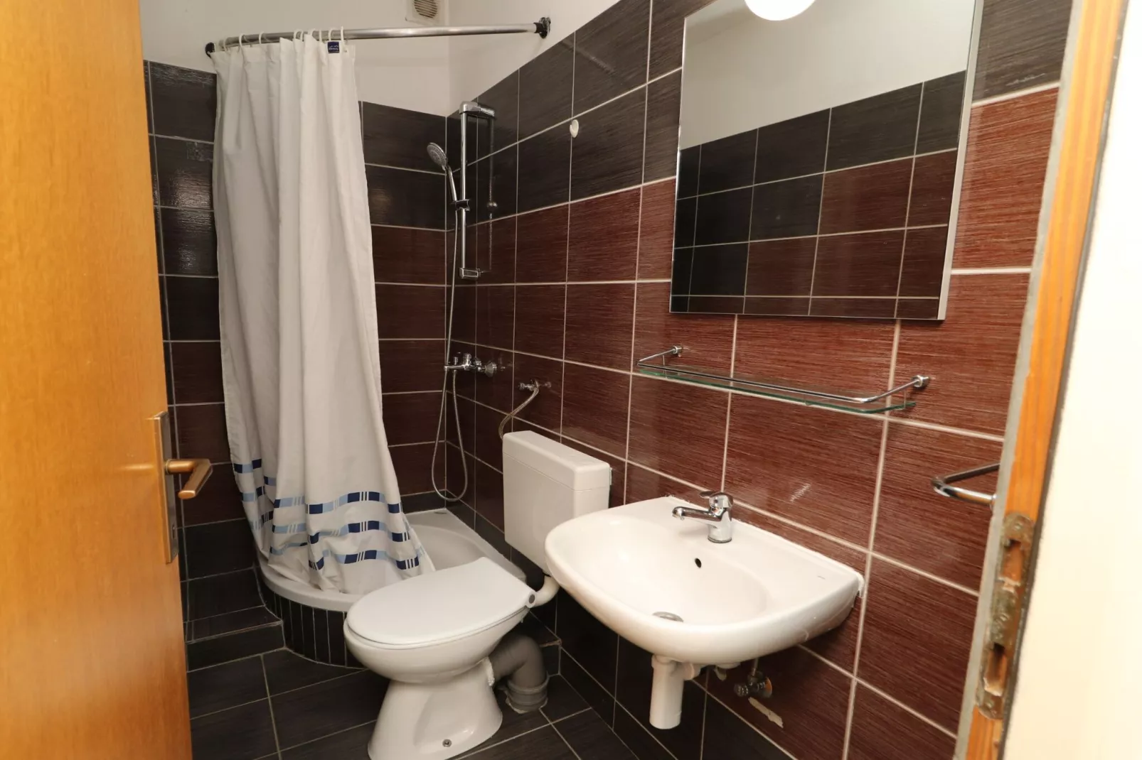 Apartments Karbuni By The Sea - Two Bedroom Apartment with Terrace and Sea View - (A1) U REDU-Badkamer