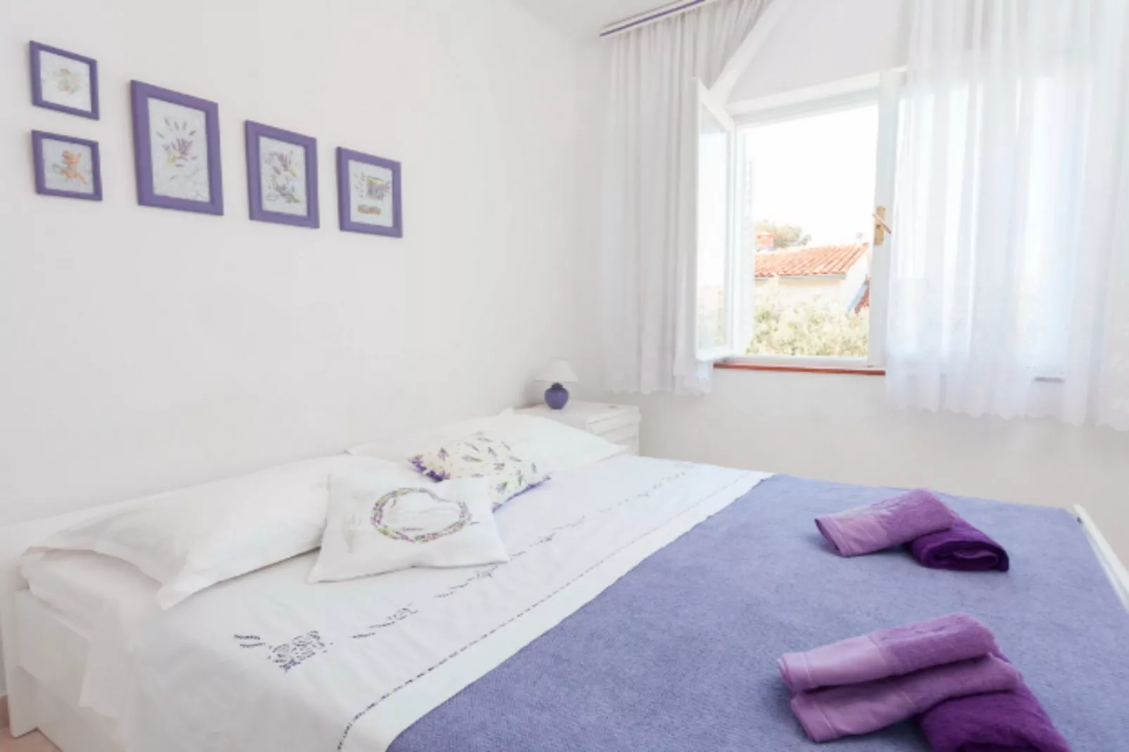 Apartments Lily - Three Bedroom Apartment with Terrace and Sea View-Slaapkamer