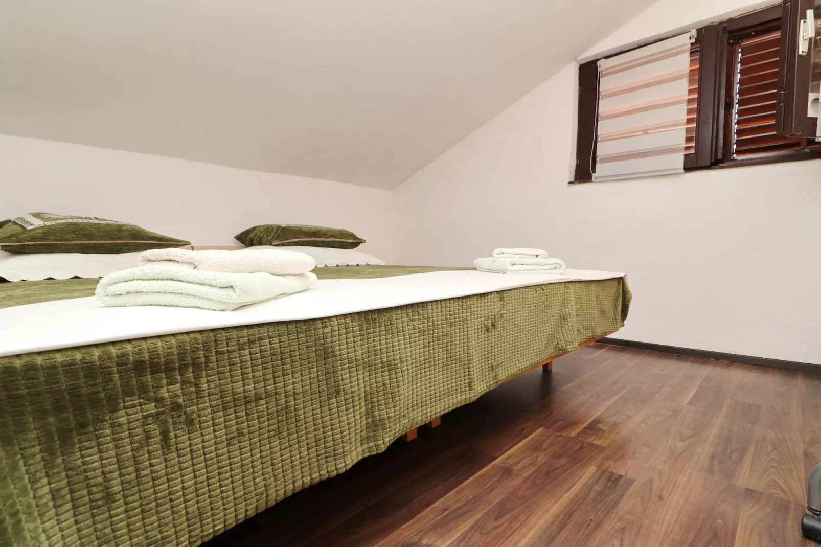 Apartments Karbuni By The Sea - One Bedroom apartment with Terrace and Sea View (A4) U REDU-Slaapkamer