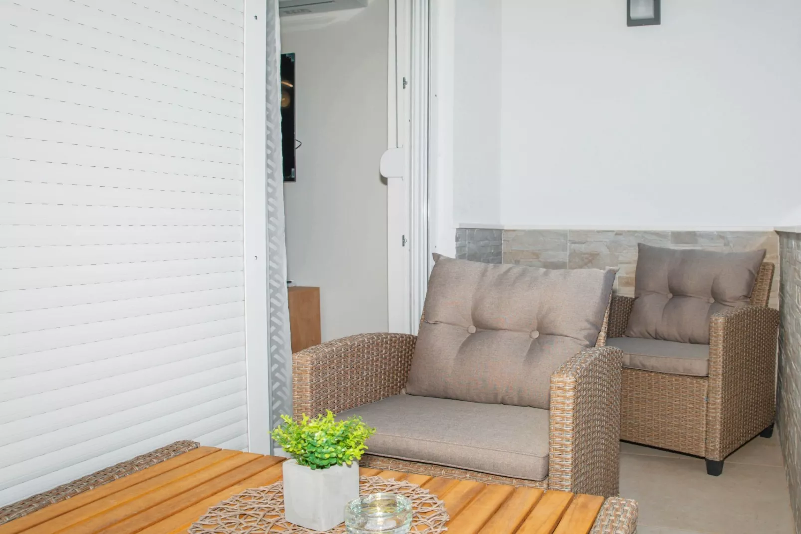 Apartment Matko - Two Bedrom Apartment with Beach View-Woonkamer