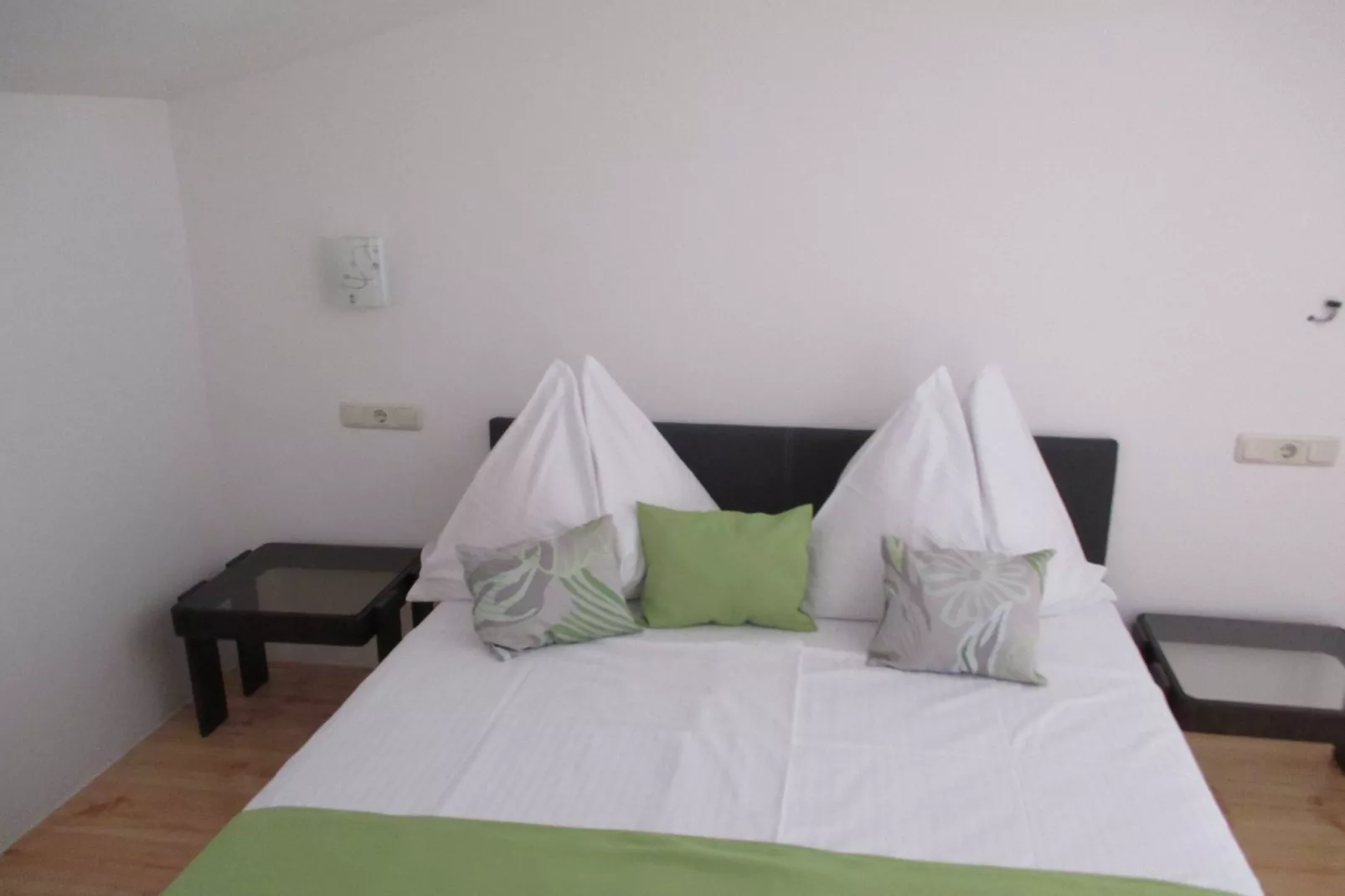 Guest House Villa Daniel - Two Bedroom Apartment with Balcony-Slaapkamer