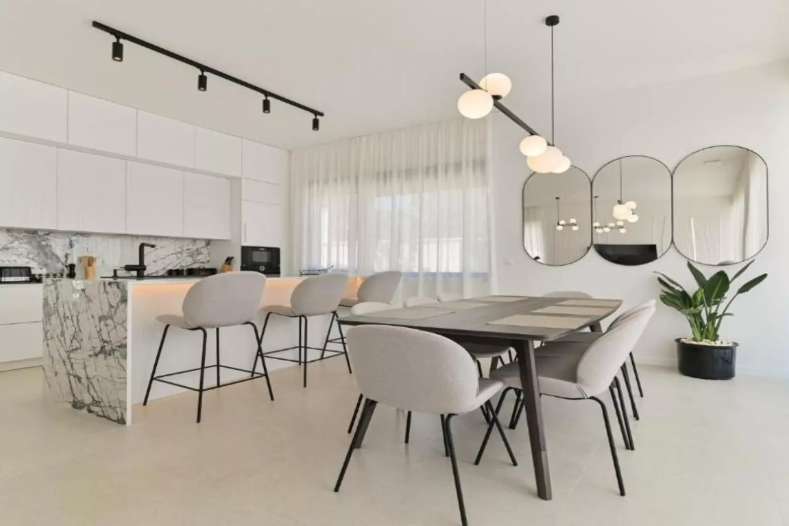 Villa Olive - Five bedroom Villa with Terrace and Swimming pool-Eetkamer