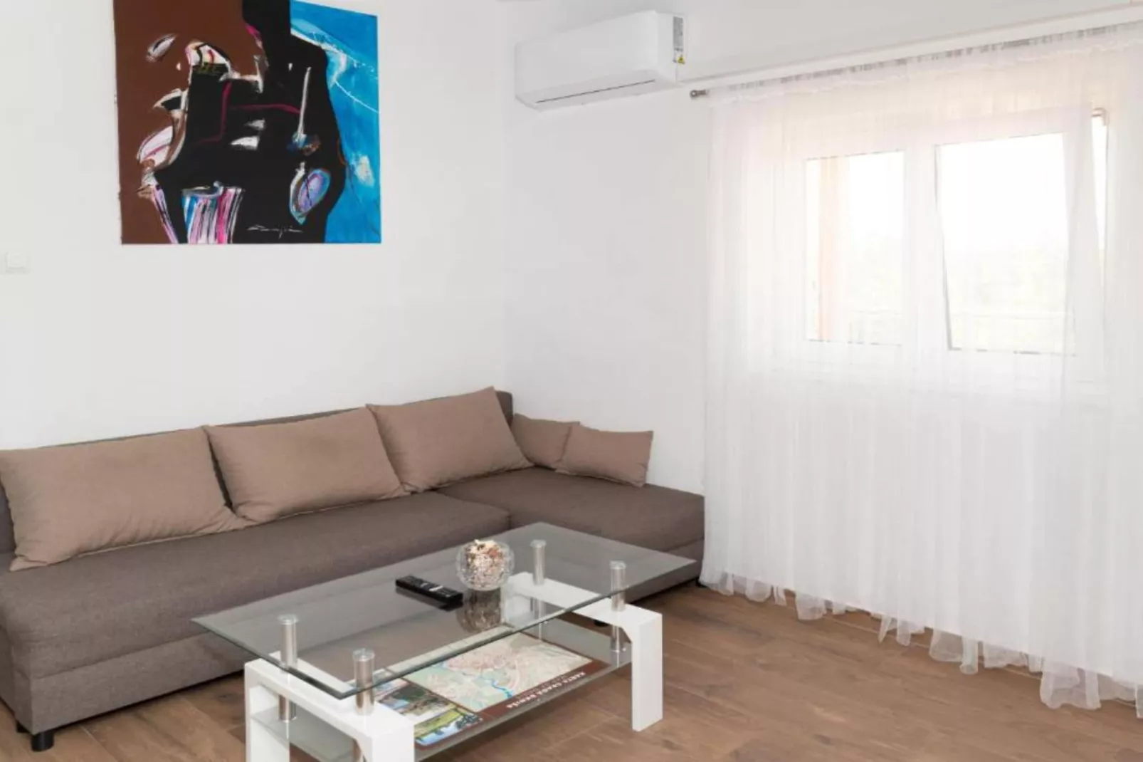 Five Bedroom Villa With Pool-Woonkamer