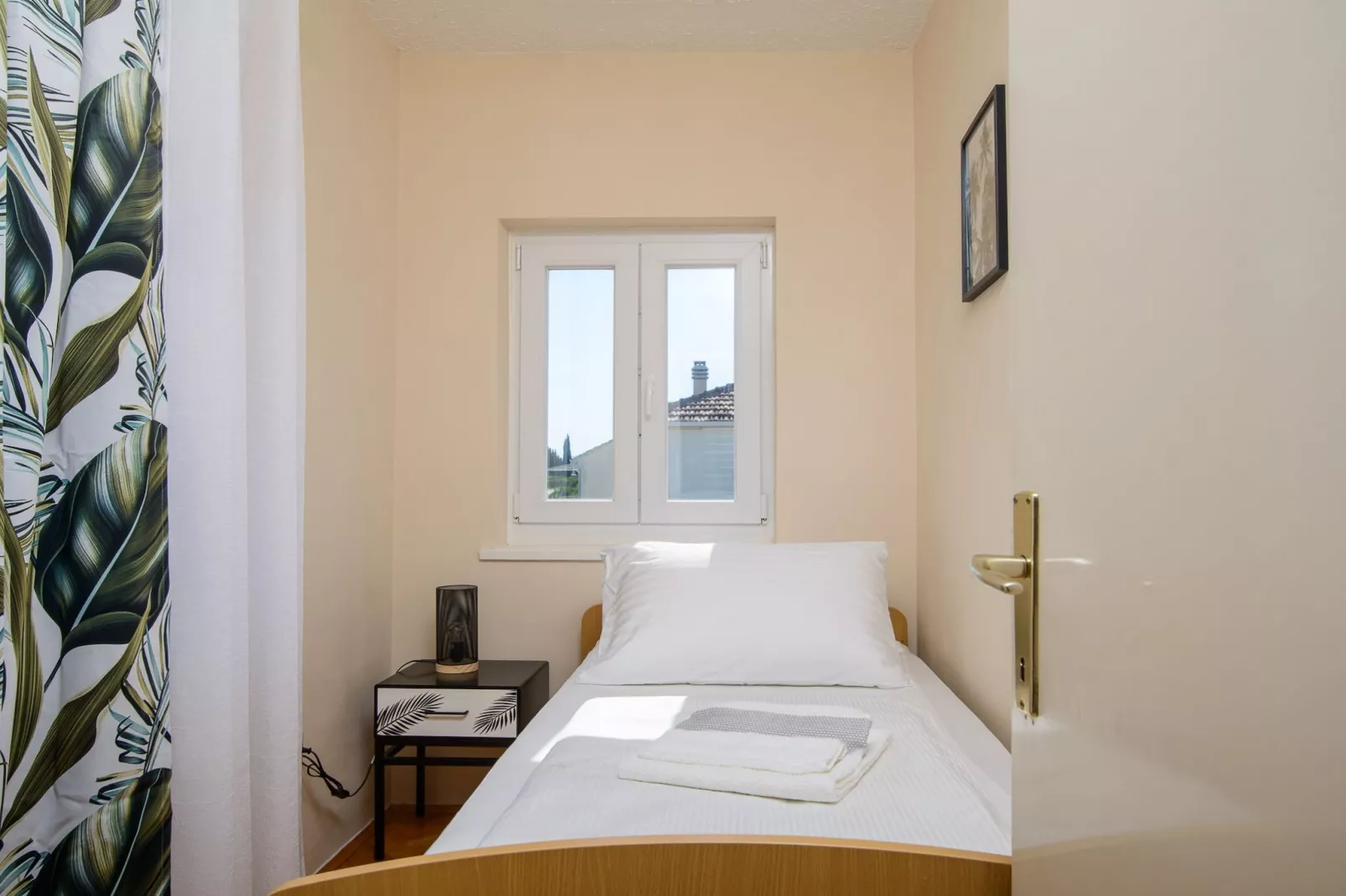 Modern Apartment Near Trogir Beach with Sea View Terrace and Lounge Area - Two Bedroom Apartment-Slaapkamer