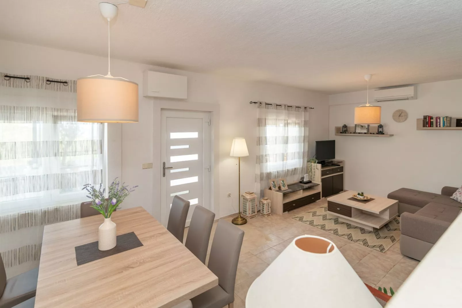 Three Bedroom Villa-Eetkamer