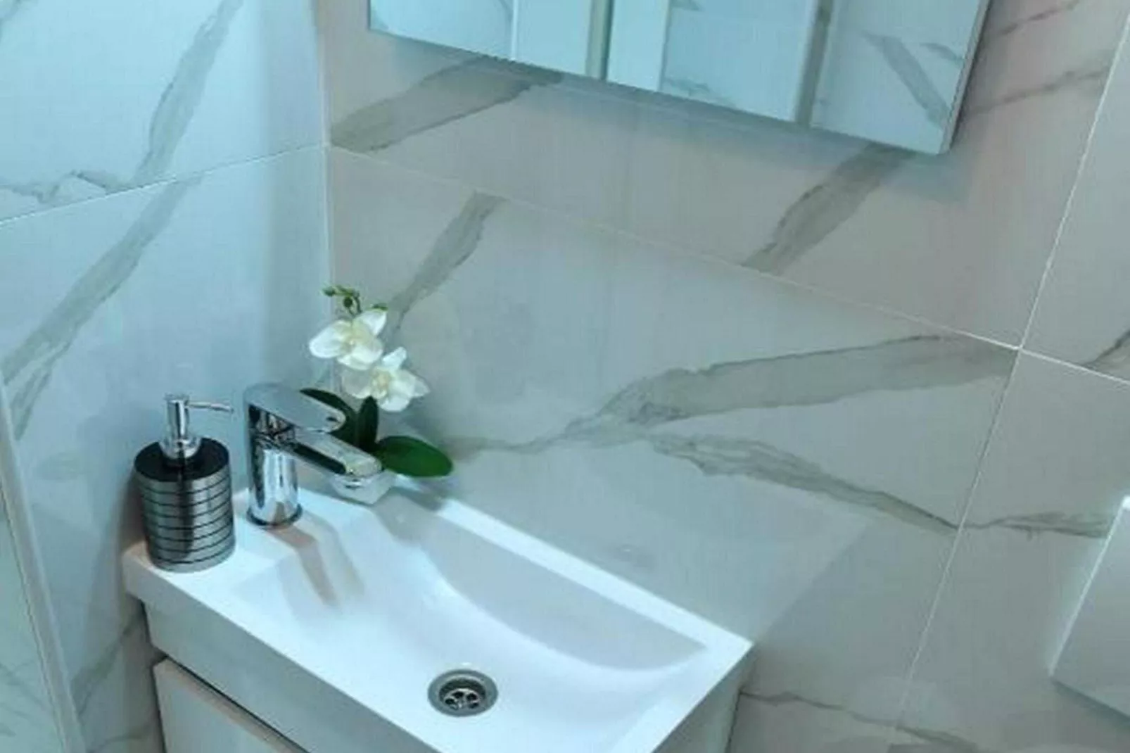 Charming Sinj Town Studio Apartments - Studio Apartments-Badkamer