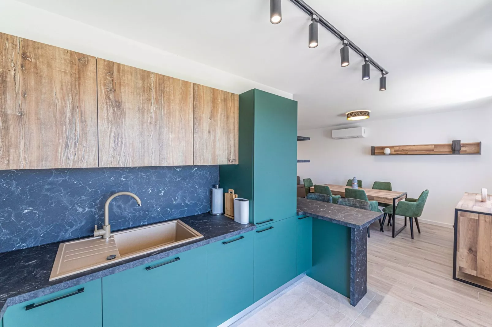 Elegant Kastel Novi Apartment with Sea View Balcony - Two Bedroom Apartment with Sea View and Balcony-Keuken