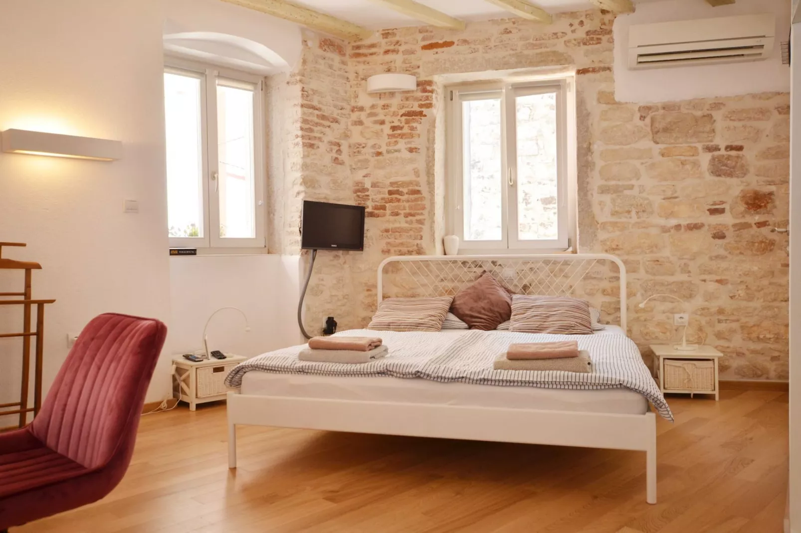 Modern and Cozy Rovinj Old Town Apartments - Classic Studio Apartment (owner Lavanda)-Slaapkamer