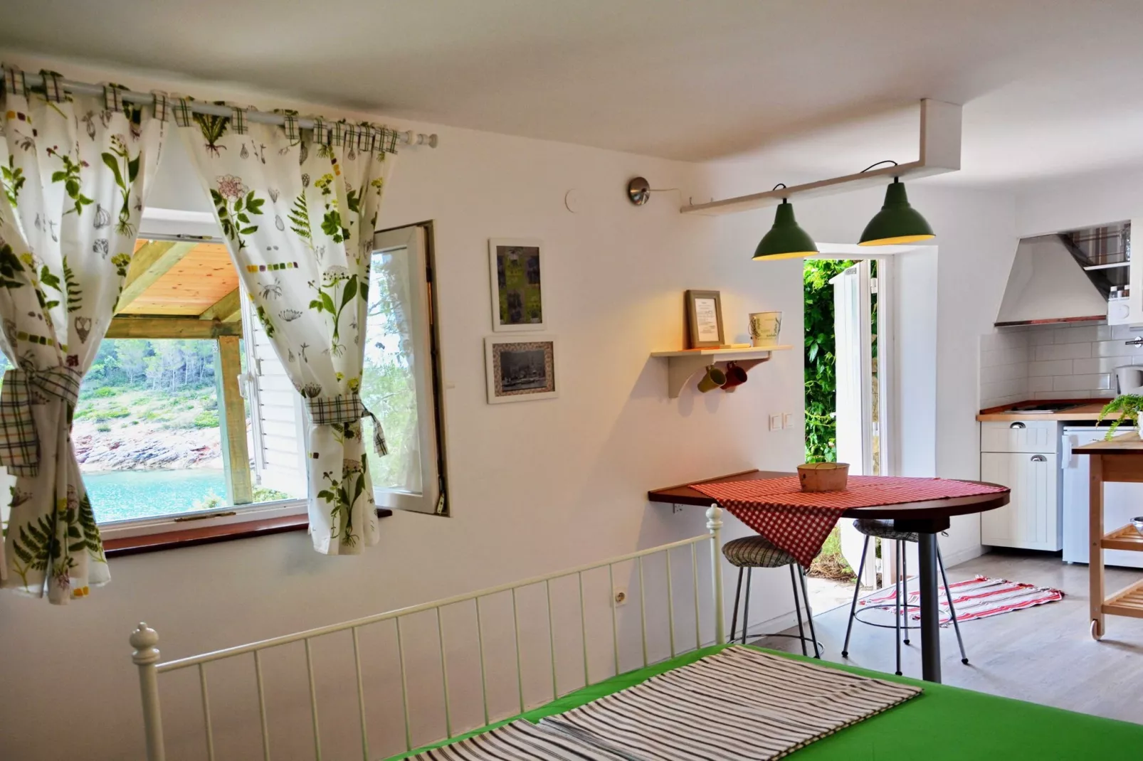 Blissful Bay Apartments Vrboska - Studio with Terrace (owner Ruzmarin)-Slaapkamer