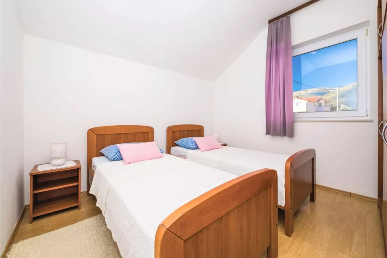 Trogir Comfortable Apartment with Terrace - Two Bedroom Apartment with Terrace-Slaapkamer