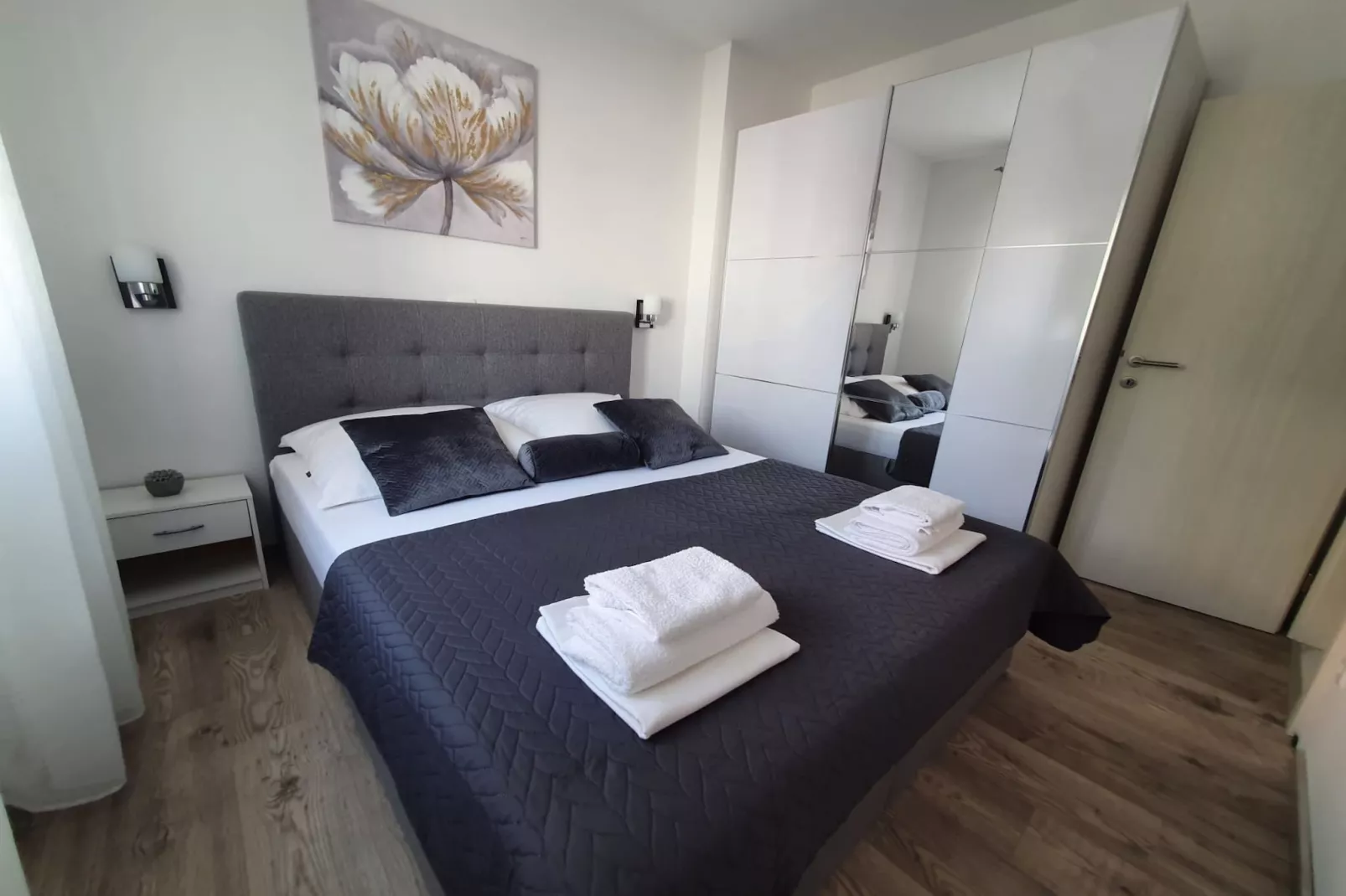 Kastel Novi Elegant and Stylish Apartment with Terrace and Patio - Two Bedroom Apartment with Terrace-Slaapkamer