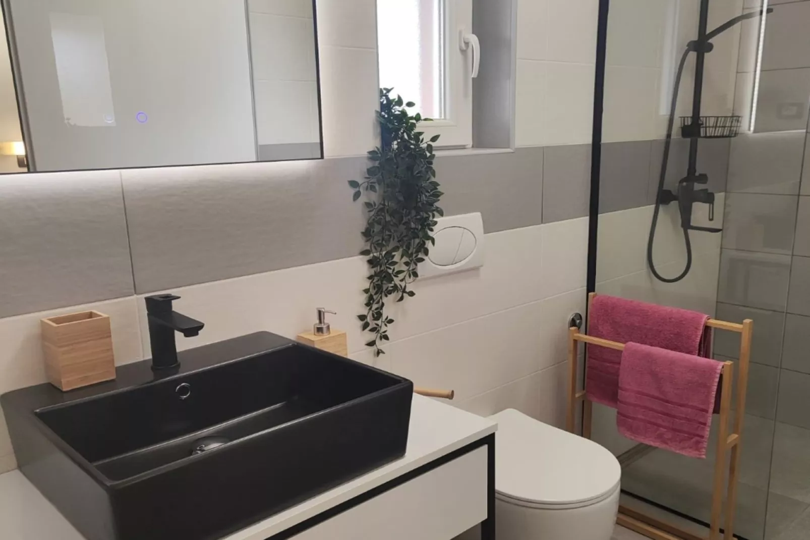 Modern Crikvenica Apartments with Sea View - One Bedroom Apartment with Terrace-Badkamer