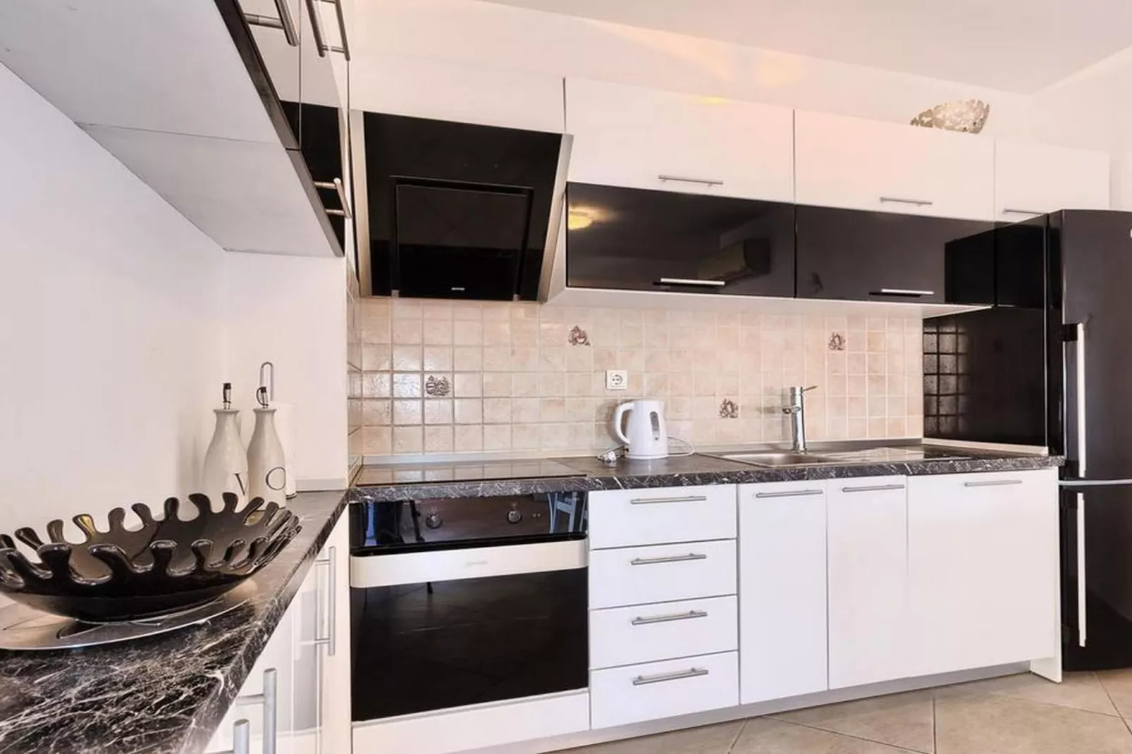 Luxury Apartment Okrug Gornji with Sea View and Pool - Three Bedroom Apartment with Sea View and Pool-Keuken