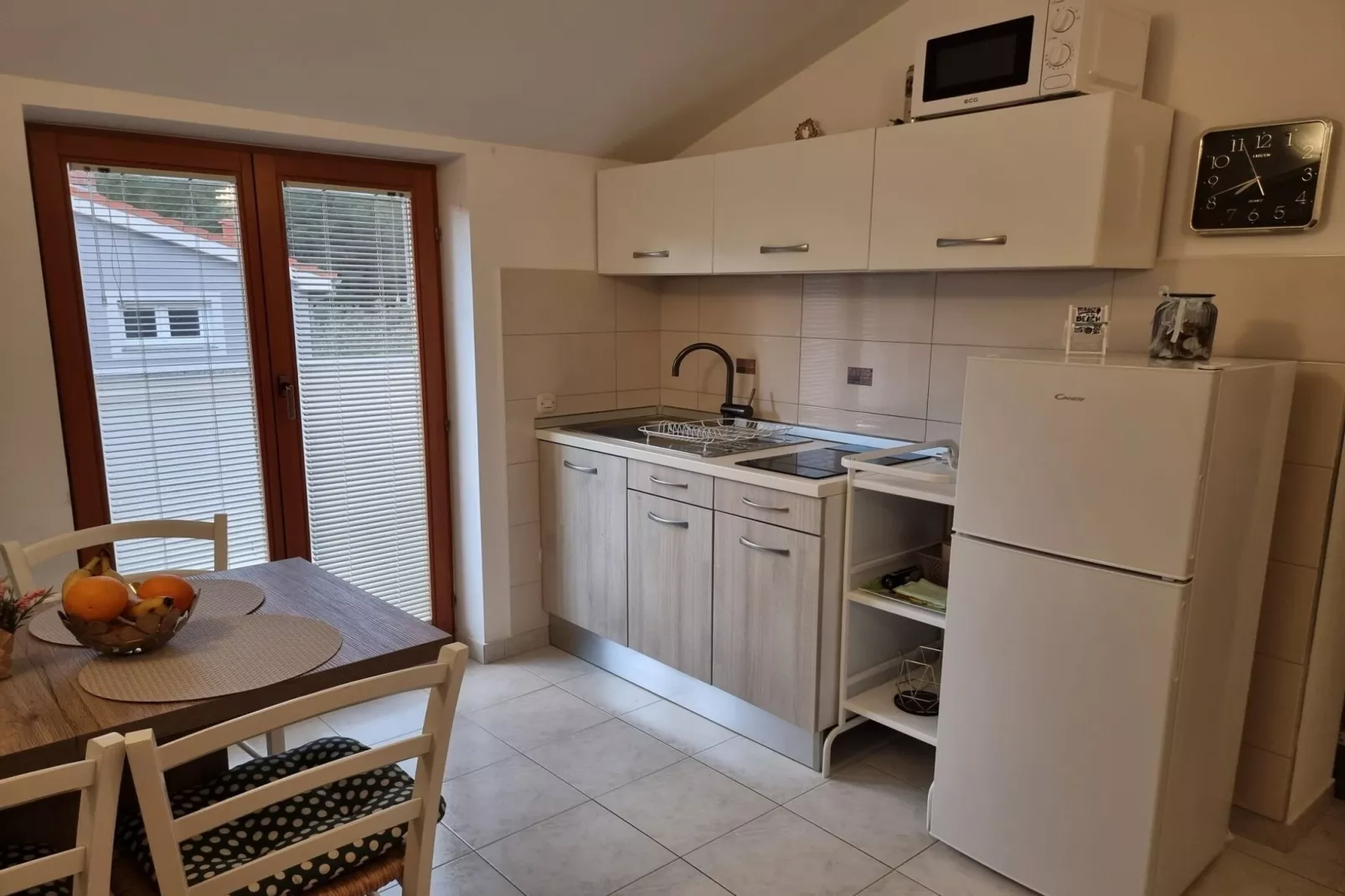 Modern and Bright Fazana Apartment with Balcony and Sea View - One Bedroom Apartment with Balcony and Sea View-Keuken