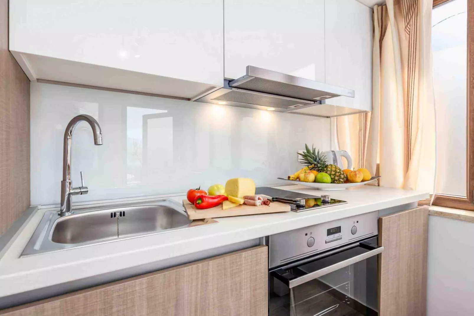 Modern Comfort with Shared Pool, Balconies & Lush Green Surroundings - One Bedroom Apartment (Relax)-Keuken