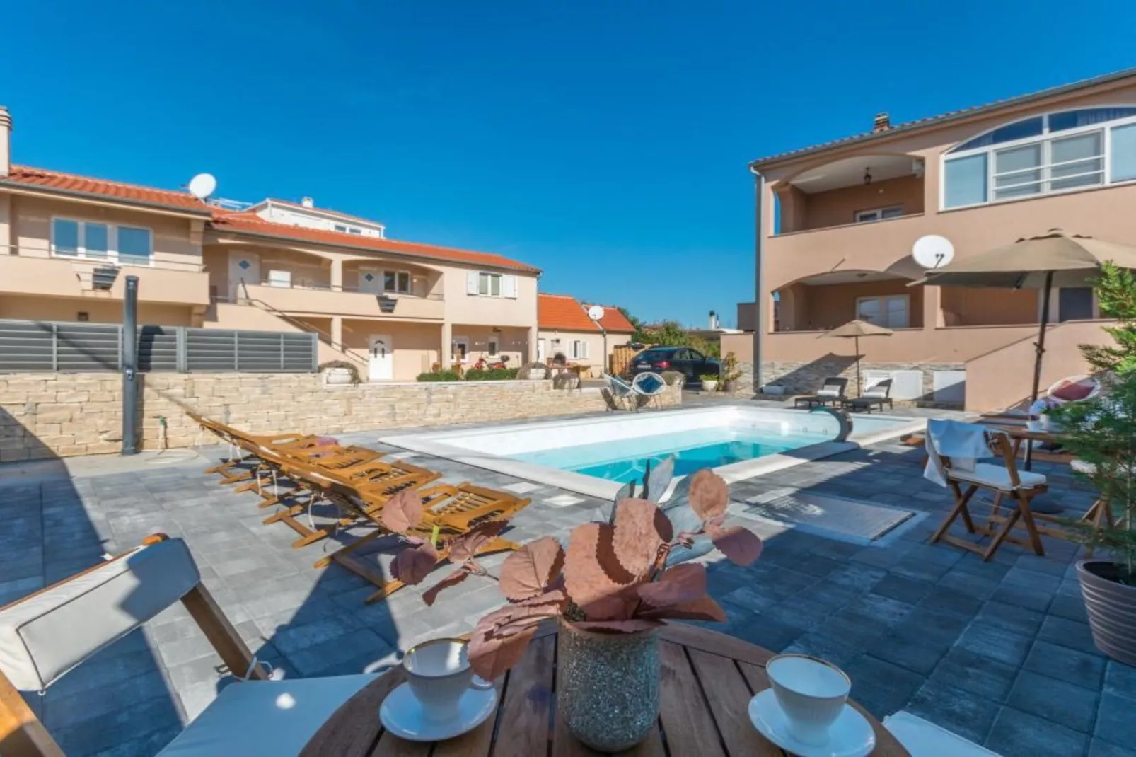 Villa Julia - Two Bedroom Apartment 1-Zwembad