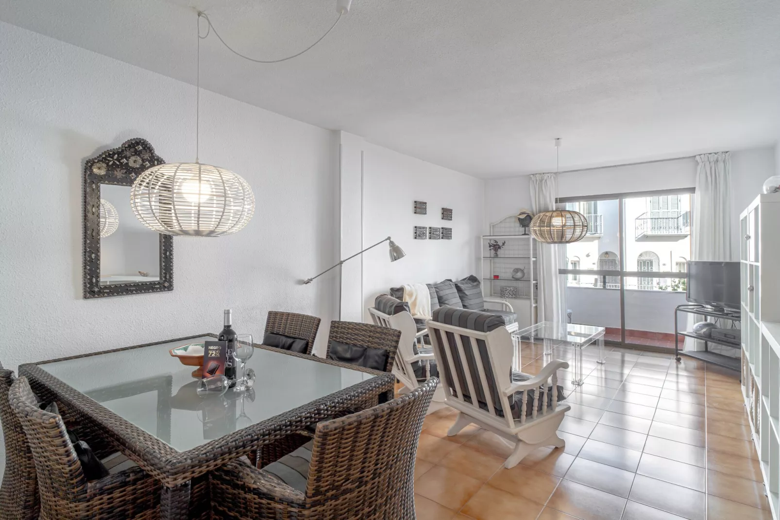 Carabeo II 5 Apartment by Casasol-Woonkamer