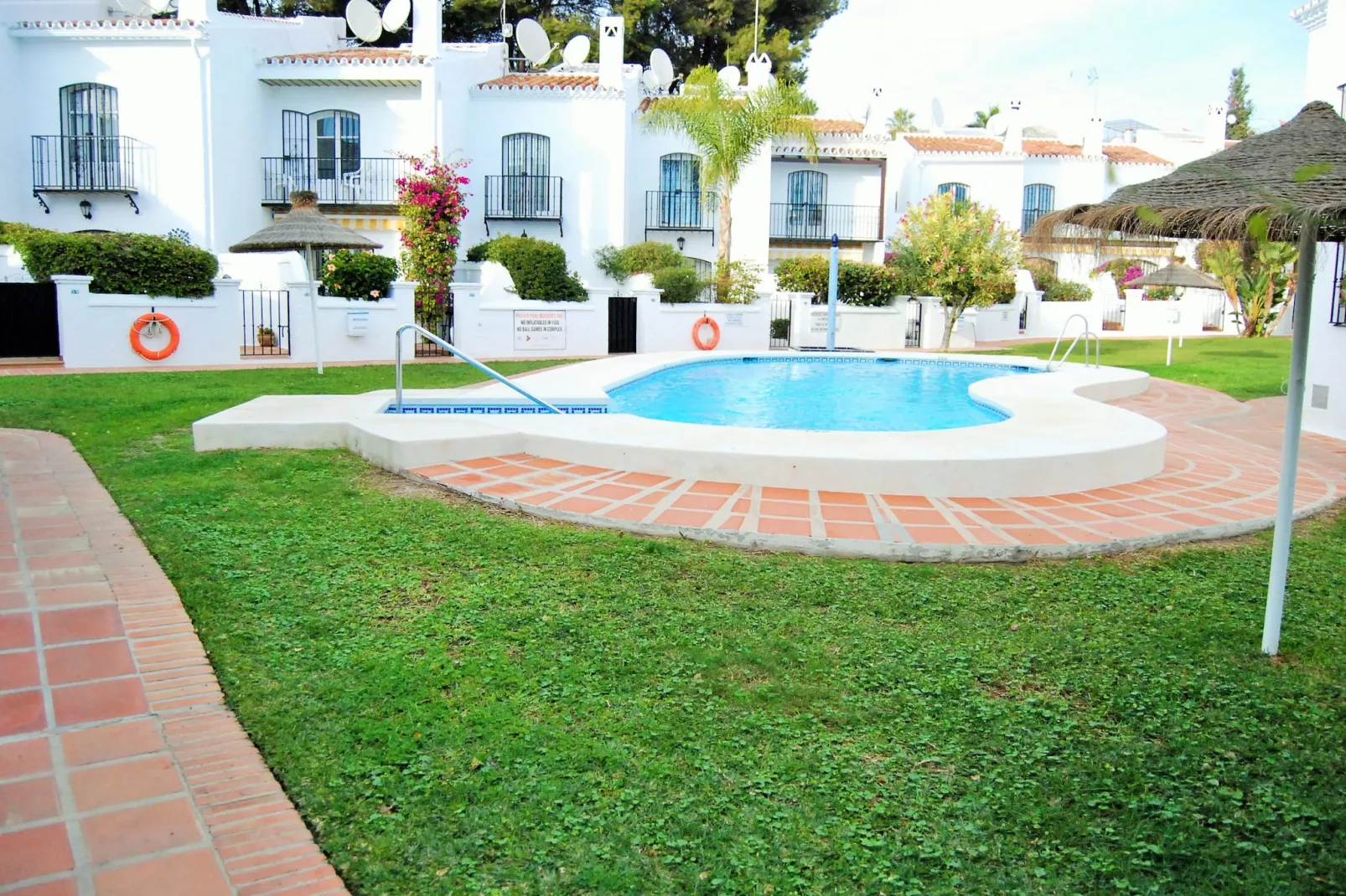 Los Pinos 29 Villas by Casasol-Zwembad