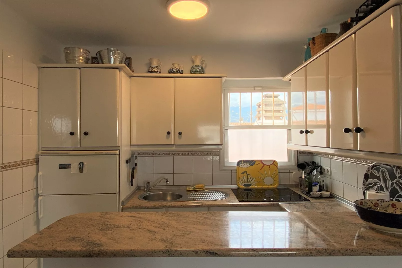 Penthouse Seaview Centro by Casasol-Keuken