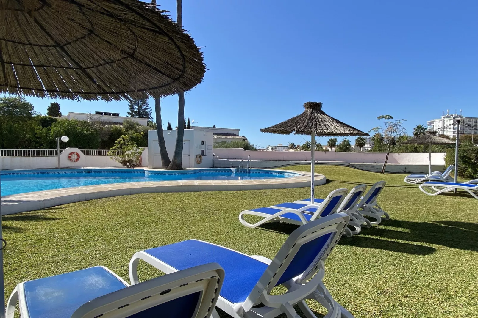 Paraiso Blanco 16A Apartments by Casasol-Zwembad